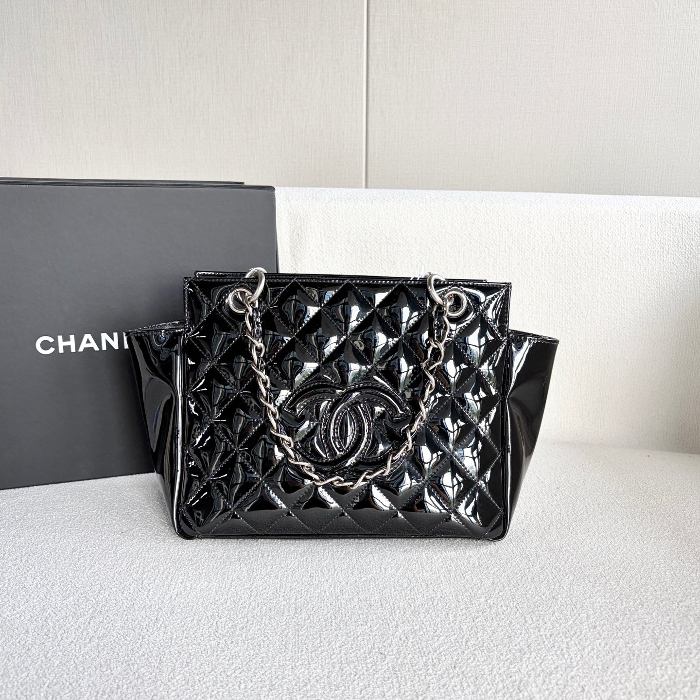Chanel - Classic Flap - Patent leather - Black - (small)