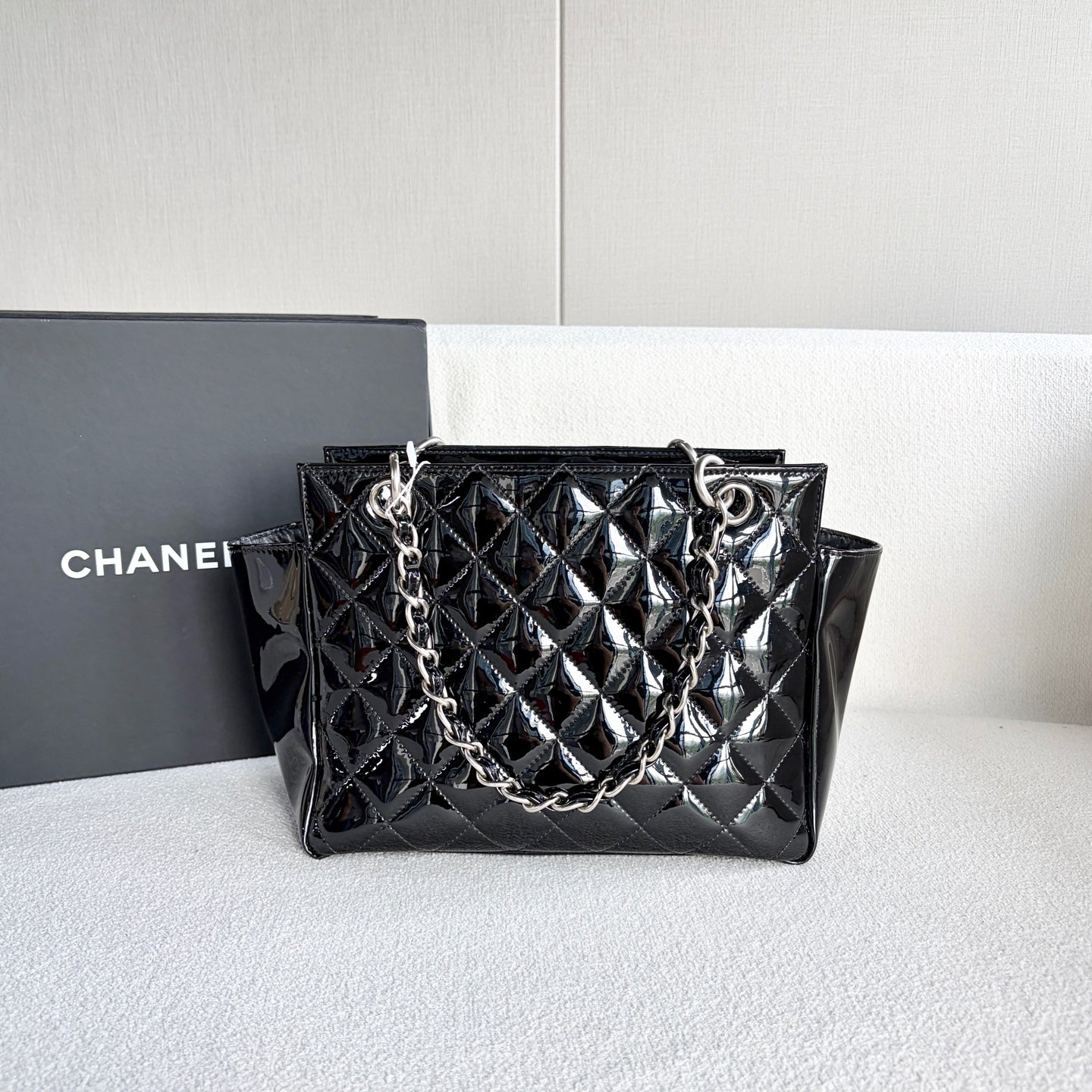 Chanel - Classic Flap - Patent leather - Black - (small)
