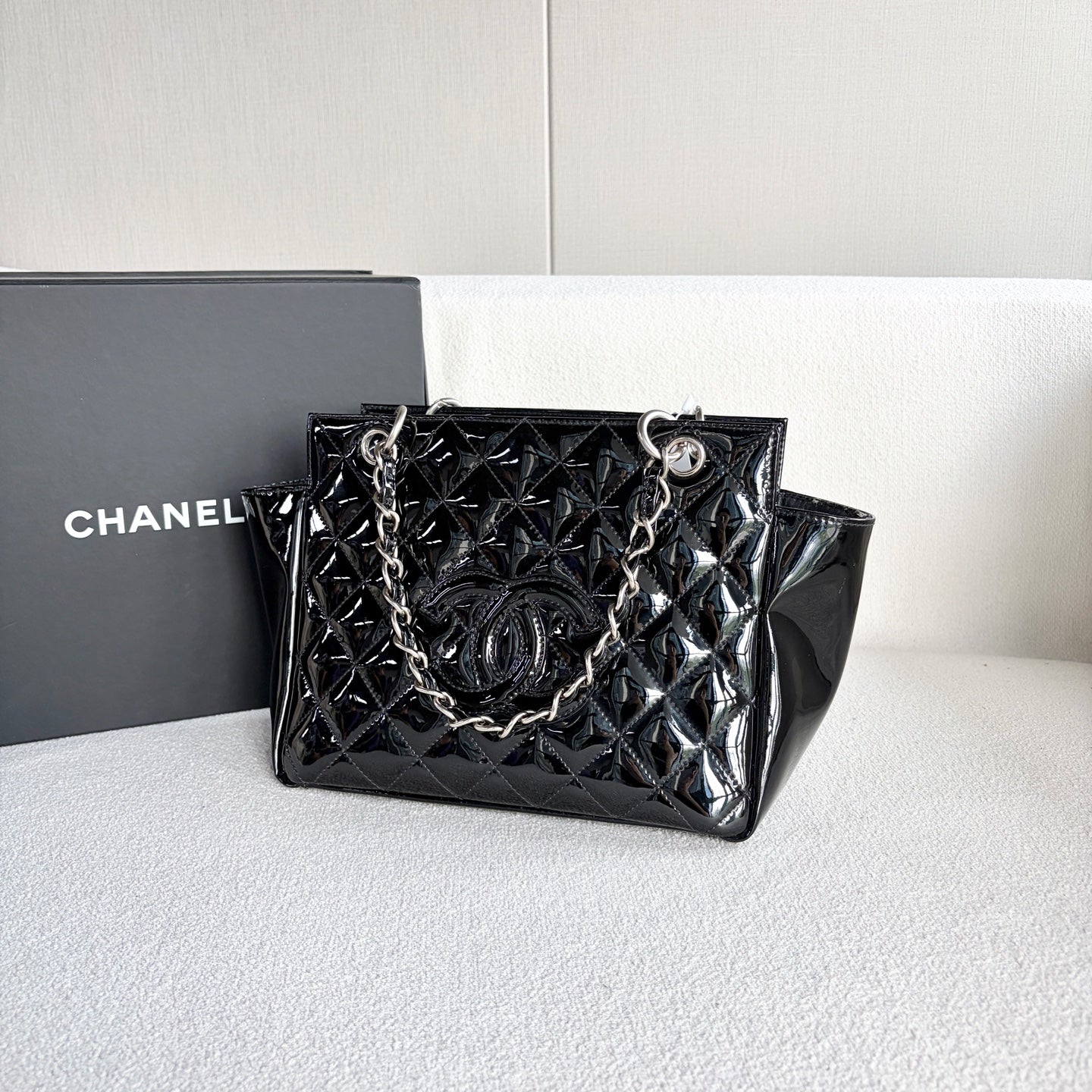 Chanel - Classic Flap - Patent leather - Black - (small)