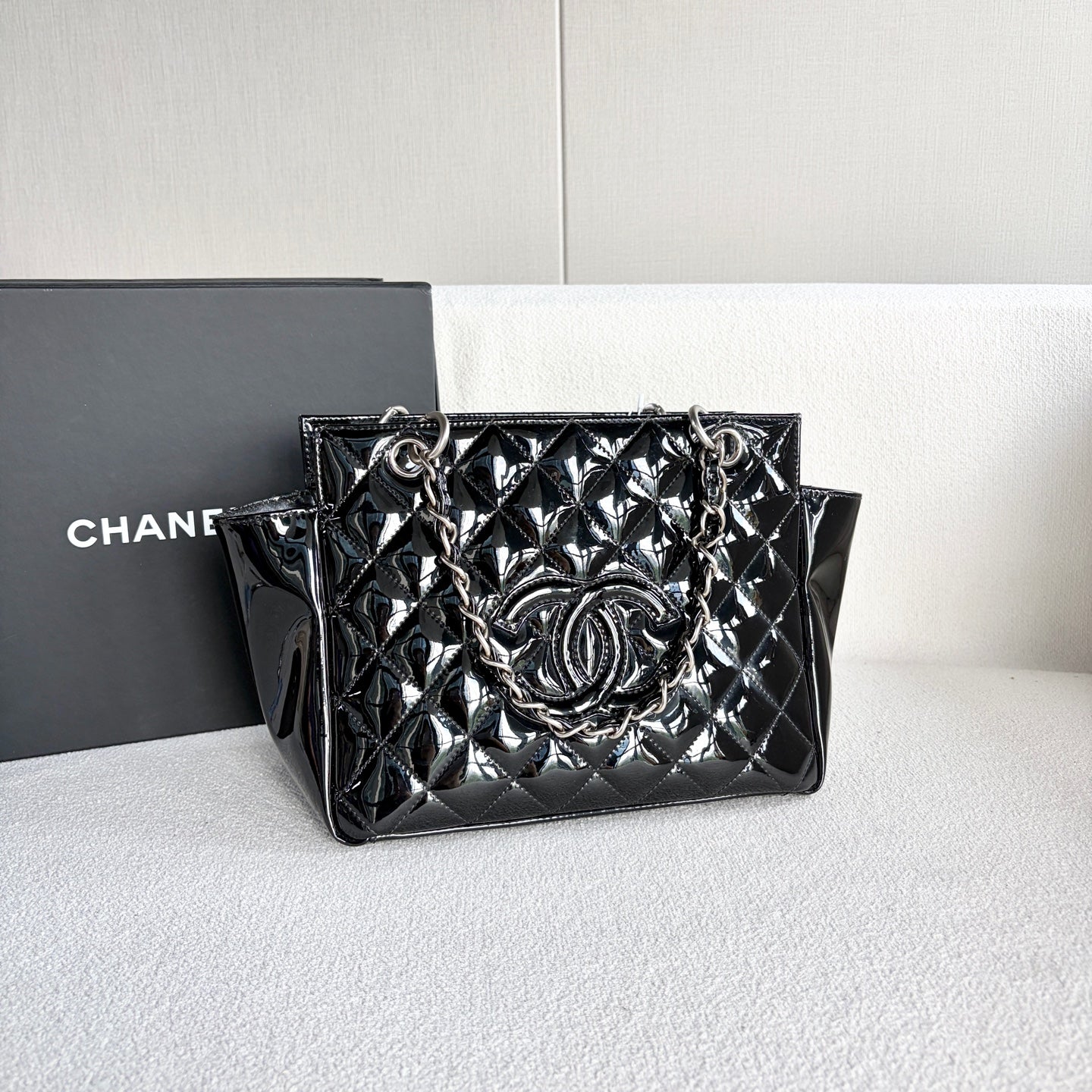 Chanel - Classic Flap - Patent leather - Black - (small)