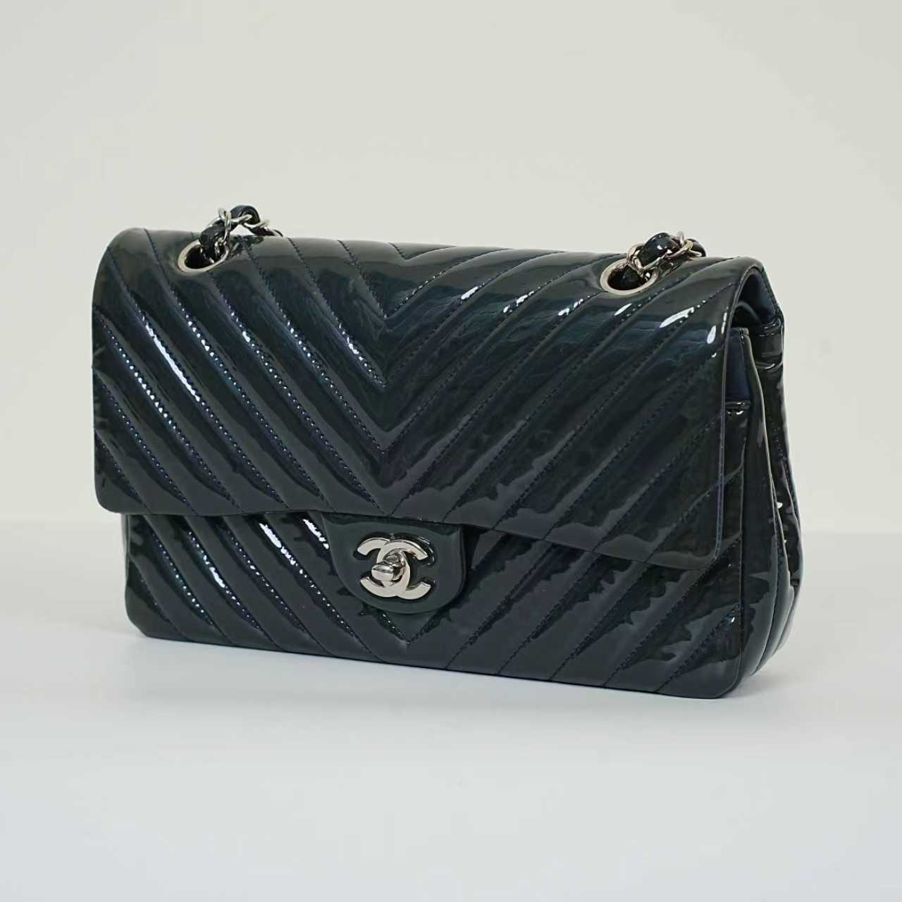 Chanel - Classic Flap - Patent leather - Navy - (medium)