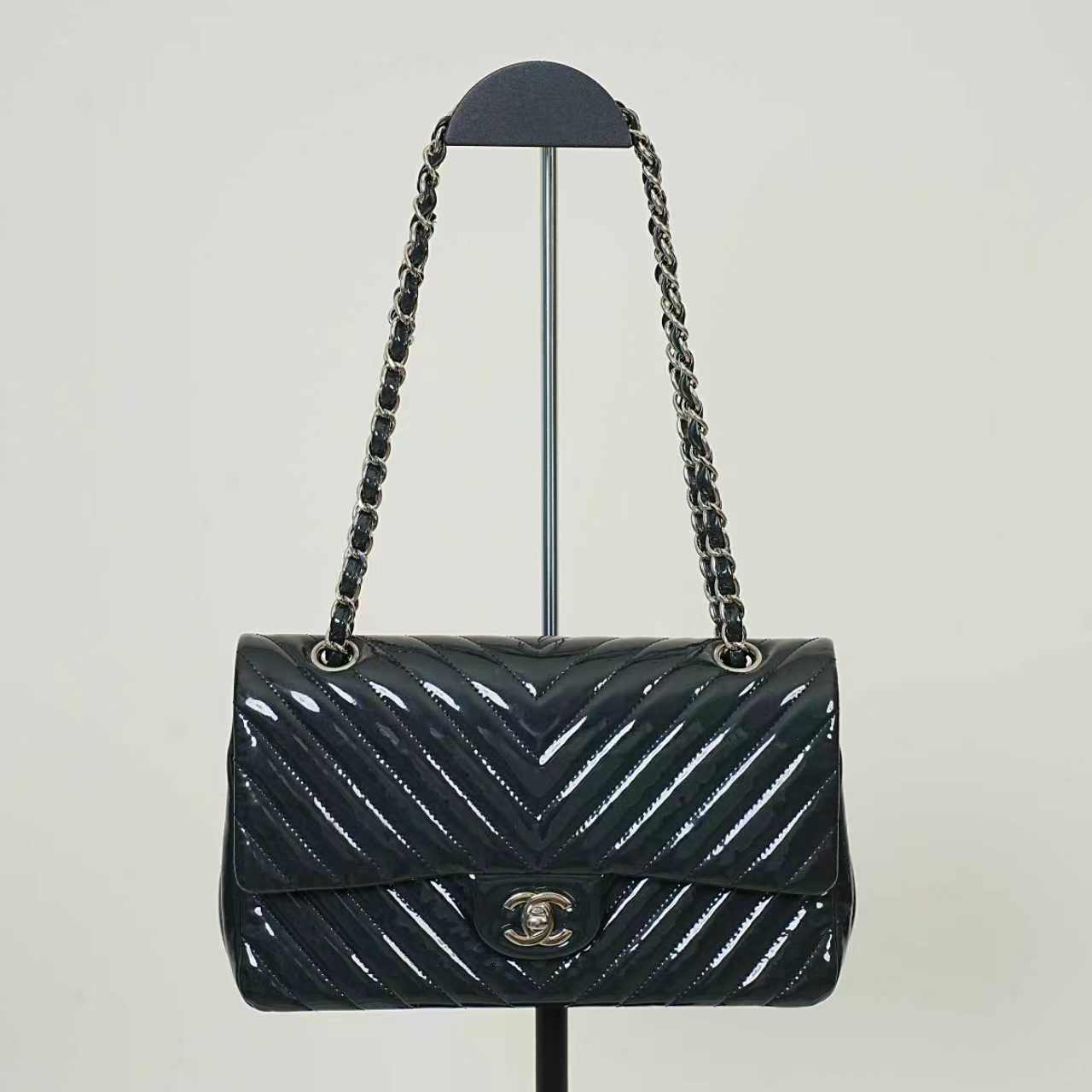 Chanel - Classic Flap - Patent leather - Navy - (medium)
