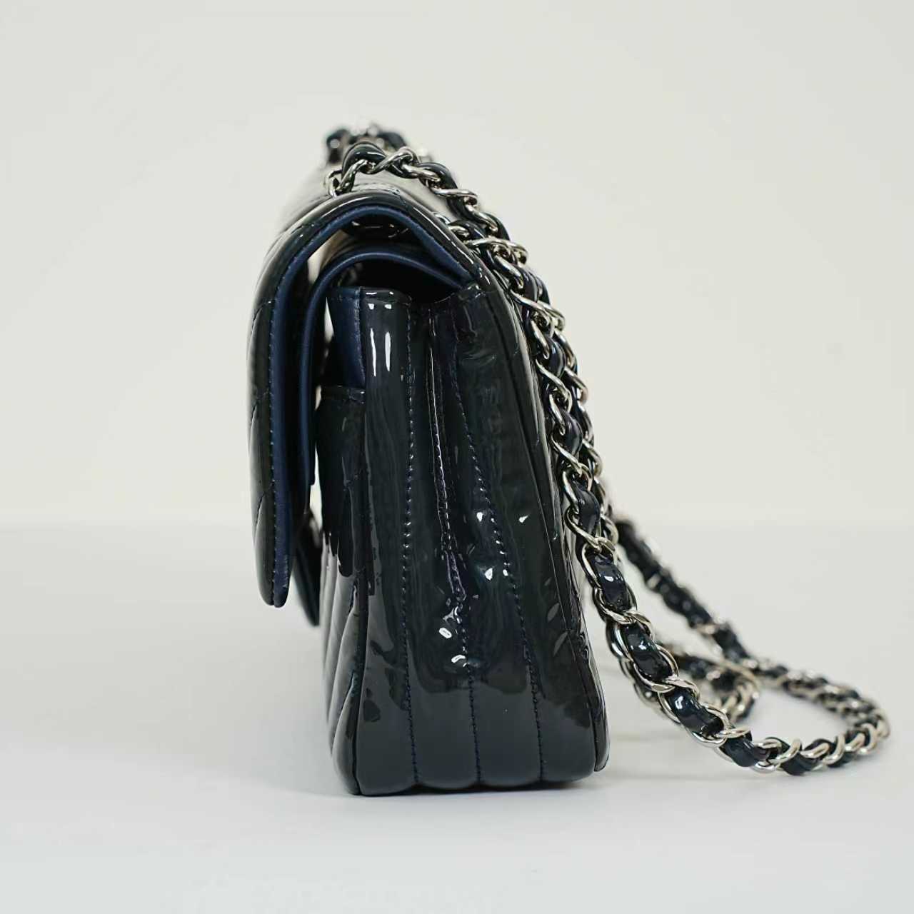 Chanel - Classic Flap - Patent leather - Navy - (medium)