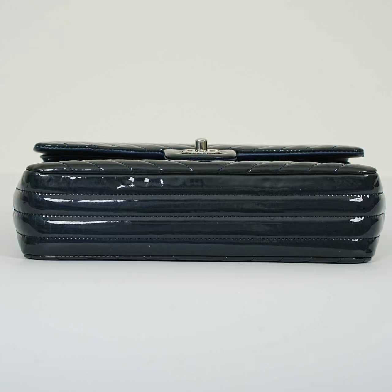 Chanel - Classic Flap - Patent leather - Navy - (medium)