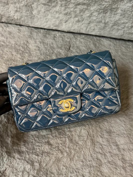 Chanel - Classic Flap - Patent leather - Navy - (mini)