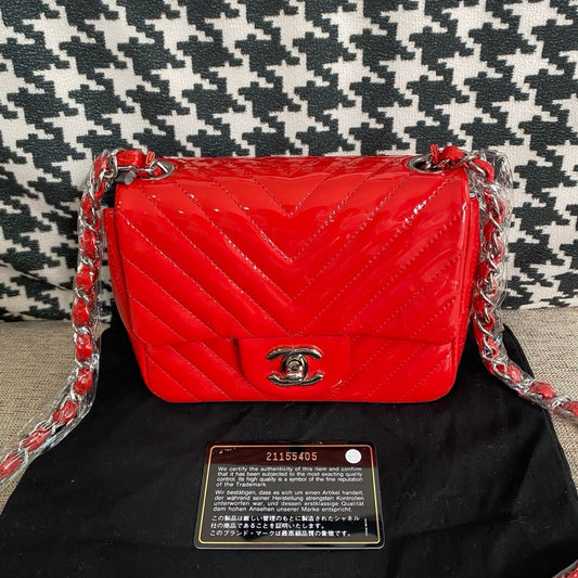 Chanel - Classic Flap - Patent leather - Red - (mini)