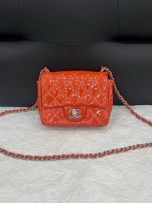 Chanel - Classic Flap - Patent leather - Red - (mini)