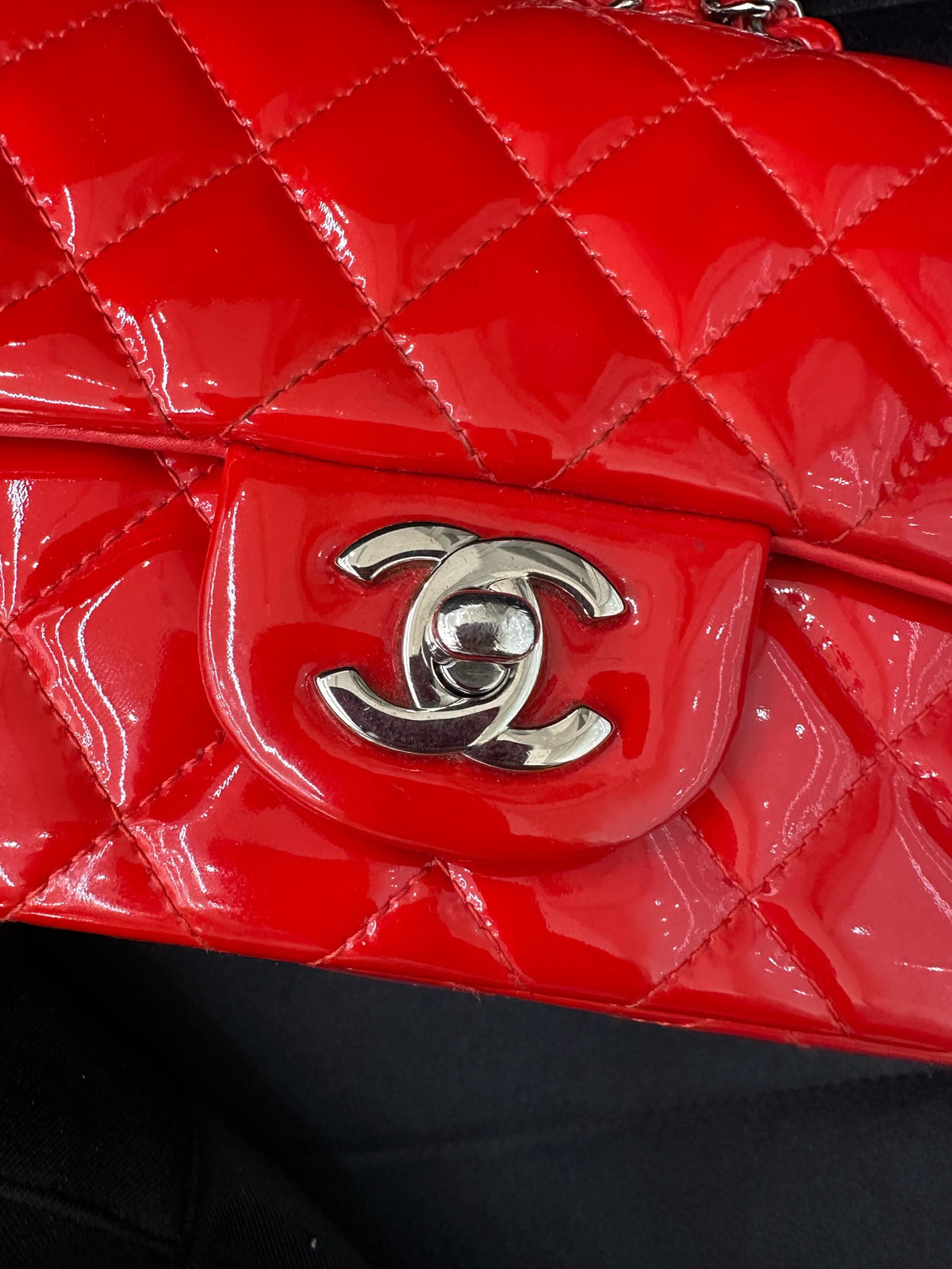 Chanel - Classic Flap - Patent leather - Red - (mini)