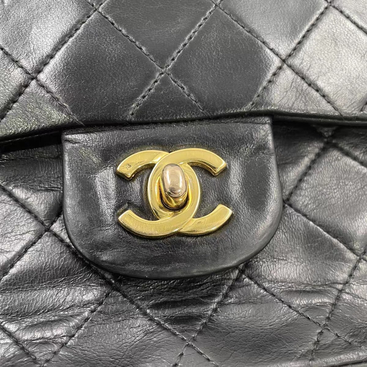 Chanel - Classic Flap Small - Lambskin leather - Black with Gold-Tone Hardware - (small)