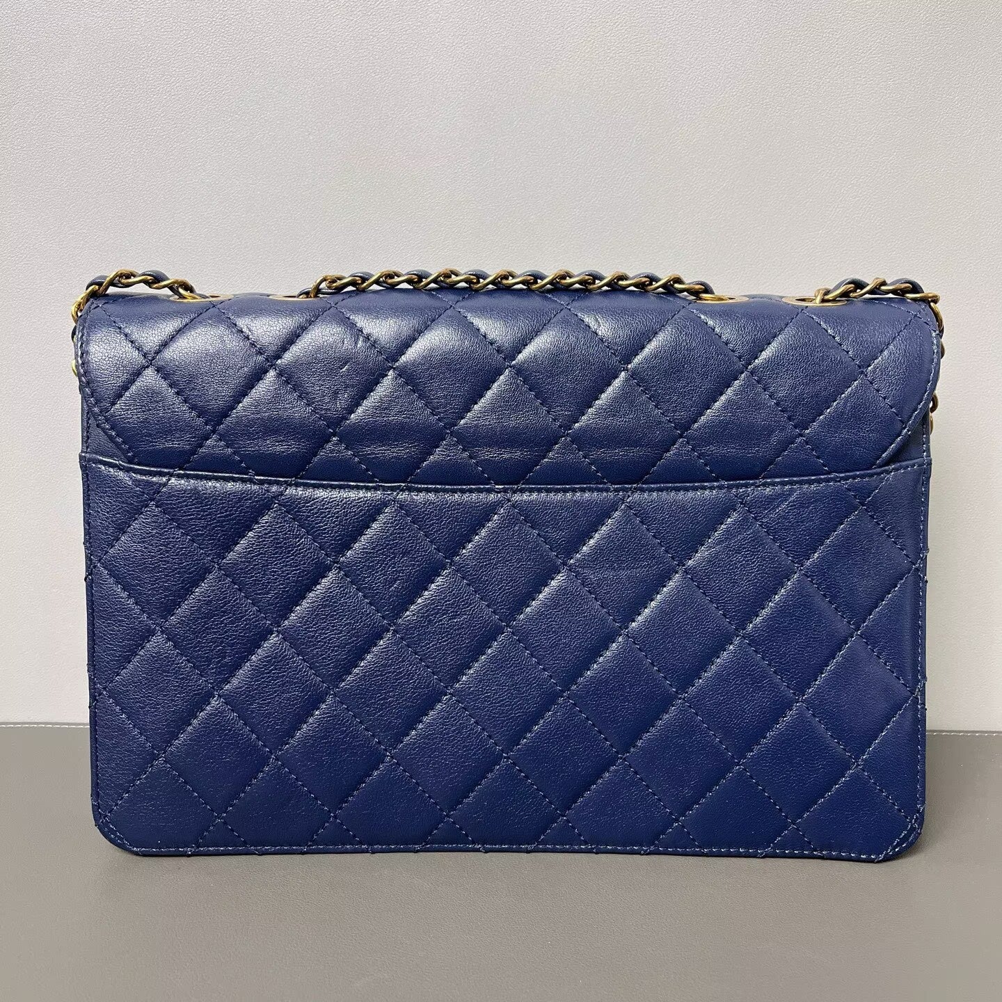 Chanel - Classic Flap style with Enamel CC clasp - Lambskin leather - Navy Blue with Gold-Tone Hardware - (Medium)