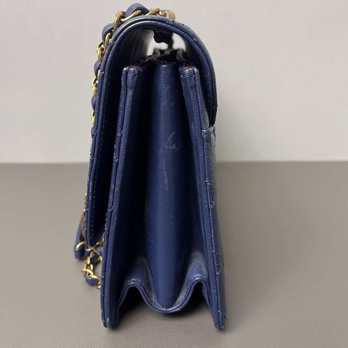 Chanel - Classic Flap style with Enamel CC clasp - Lambskin leather - Navy Blue with Gold-Tone Hardware - (Medium)