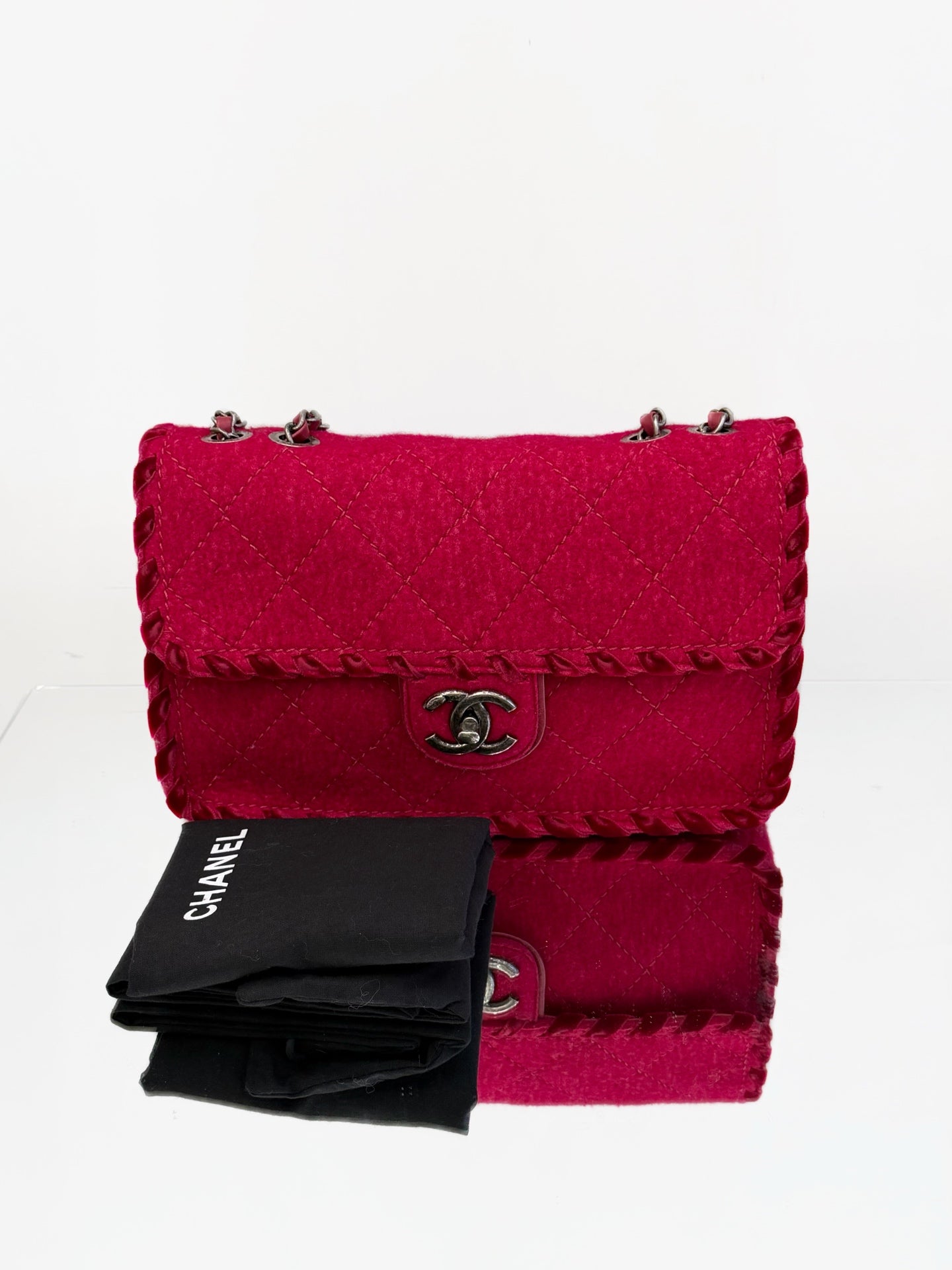 Chanel - Classic Flap - Suede - Red - (medium)