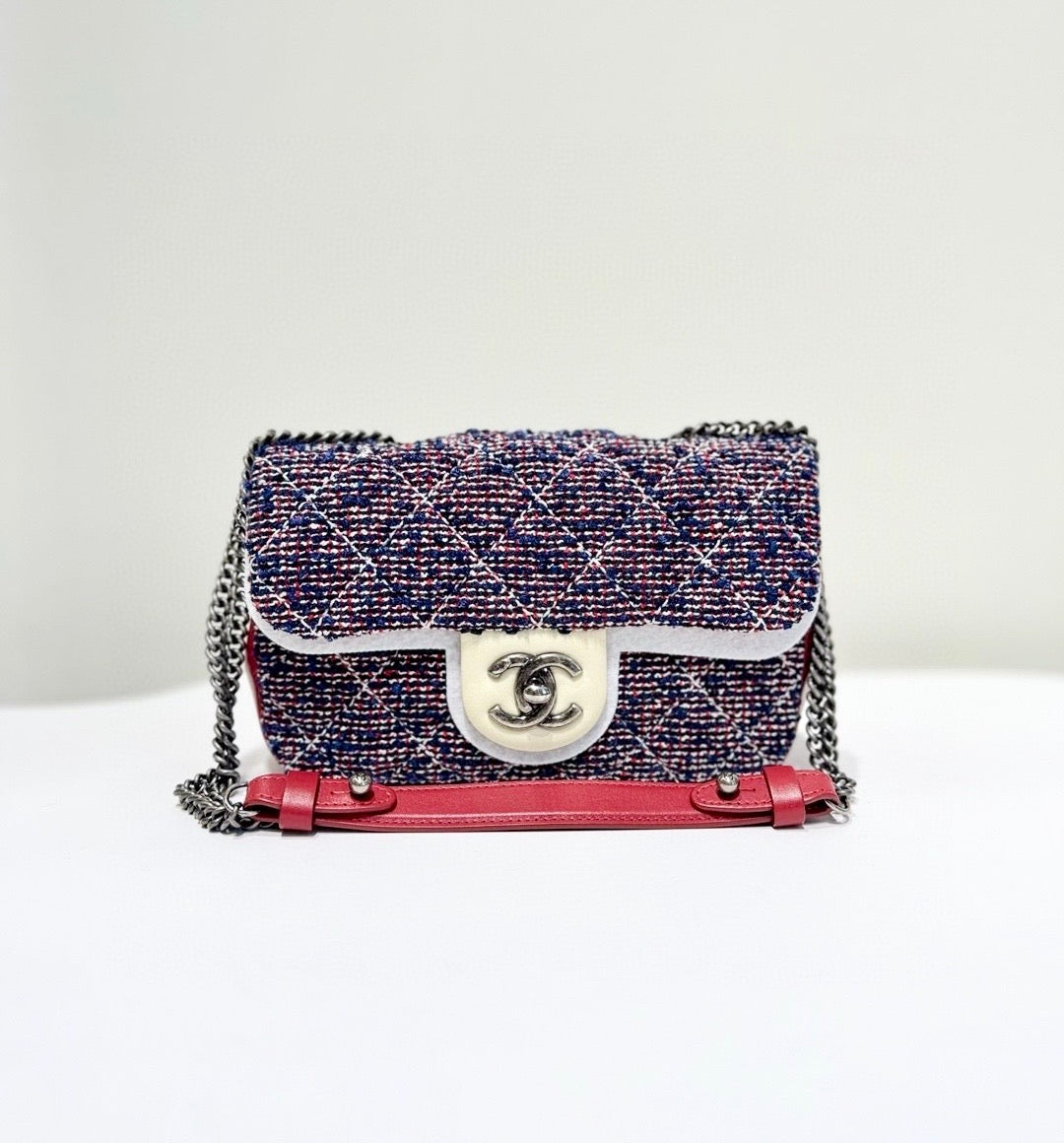 Chanel - Classic Flap - Tweed - Multicolour - (small)
