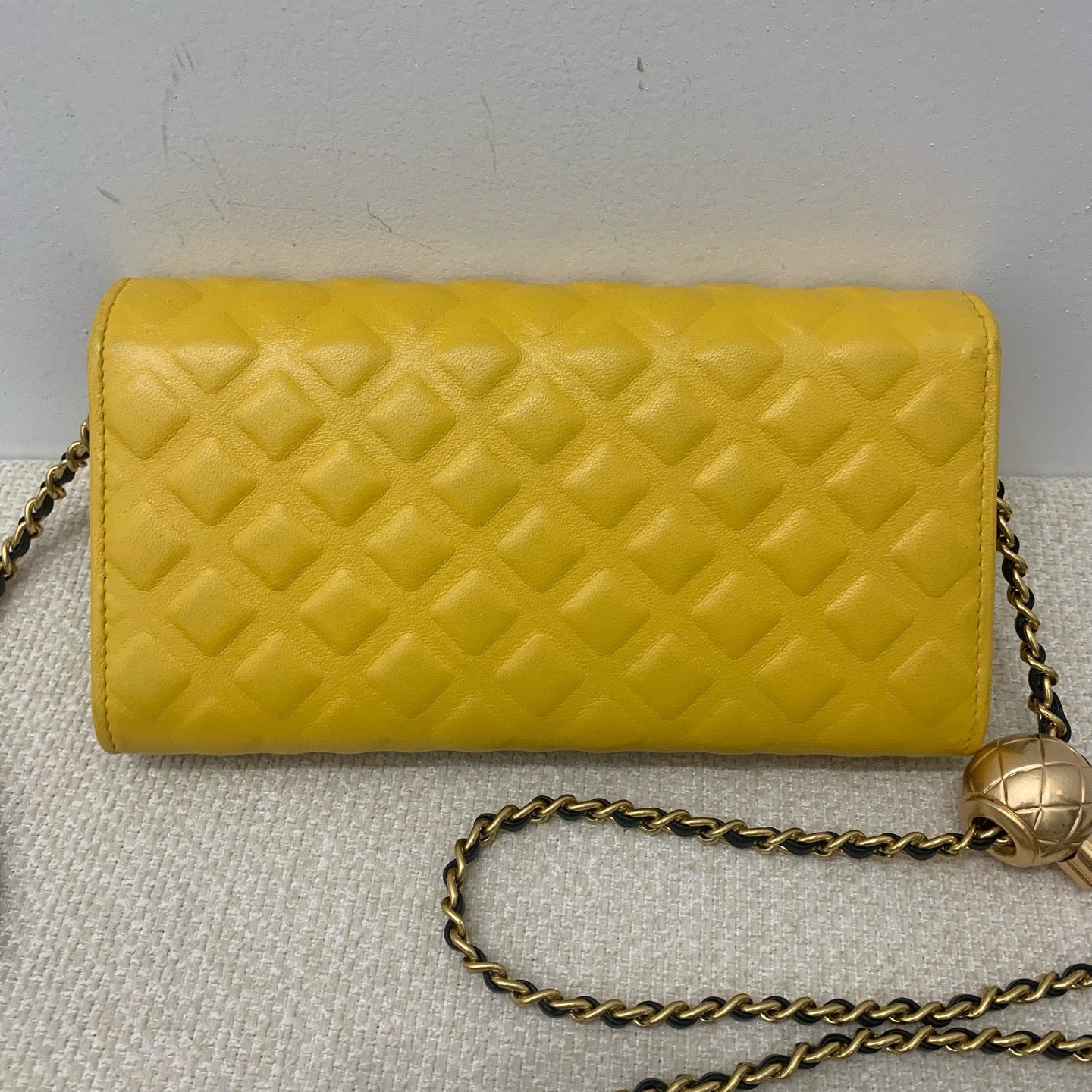Chanel - Classic Flap Wallet On Chain - Leather - Yellow - (N/A)
