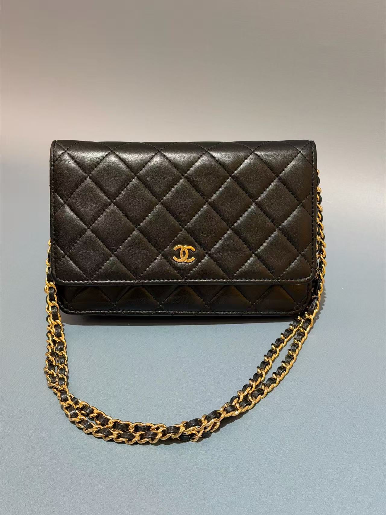 Chanel - Classic Flap Wallet on Chain (WOC) - Lambskin leather - Black with Gold-Tone Hardware - (mini)