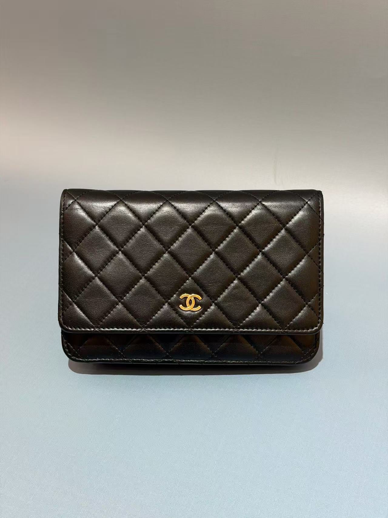 Chanel - Classic Flap Wallet on Chain (WOC) - Lambskin leather - Black with Gold-Tone Hardware - (mini)