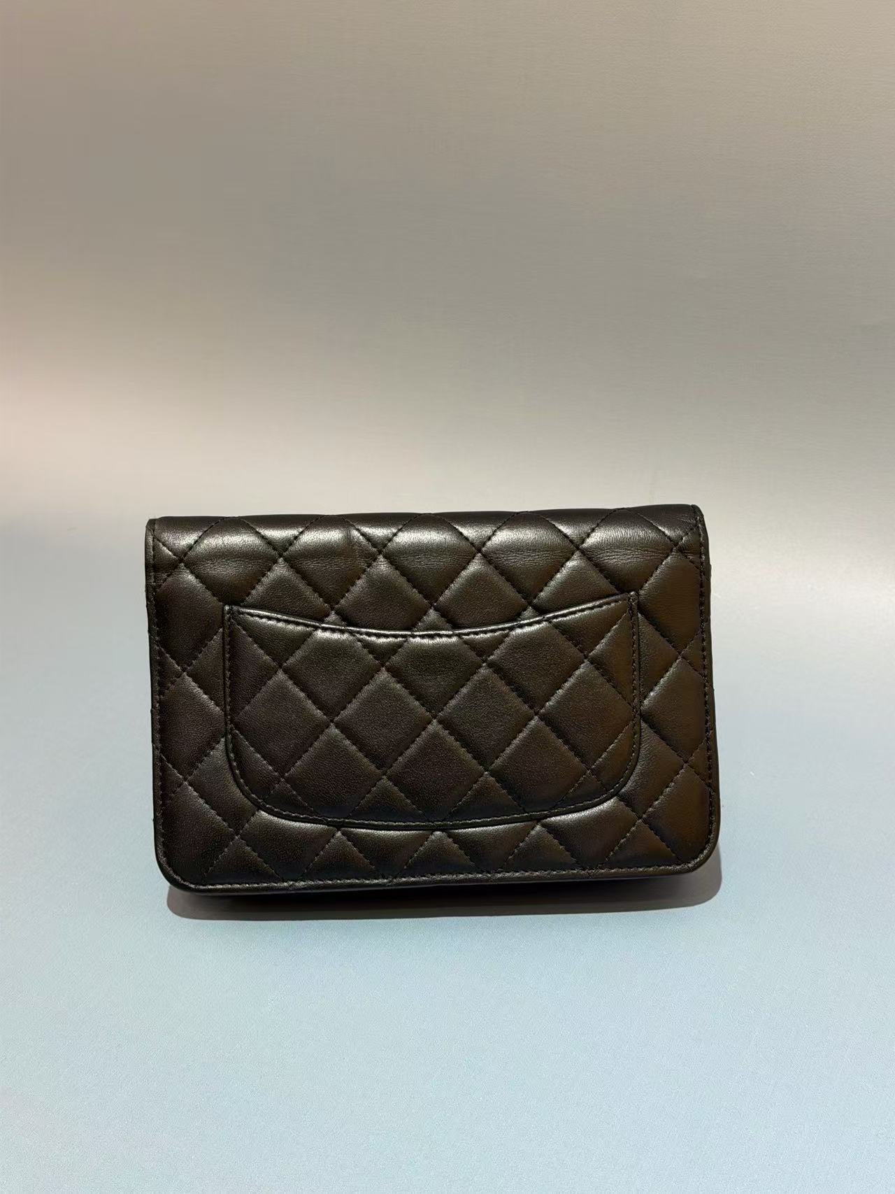 Chanel - Classic Flap Wallet on Chain (WOC) - Lambskin leather - Black with Gold-Tone Hardware - (mini)