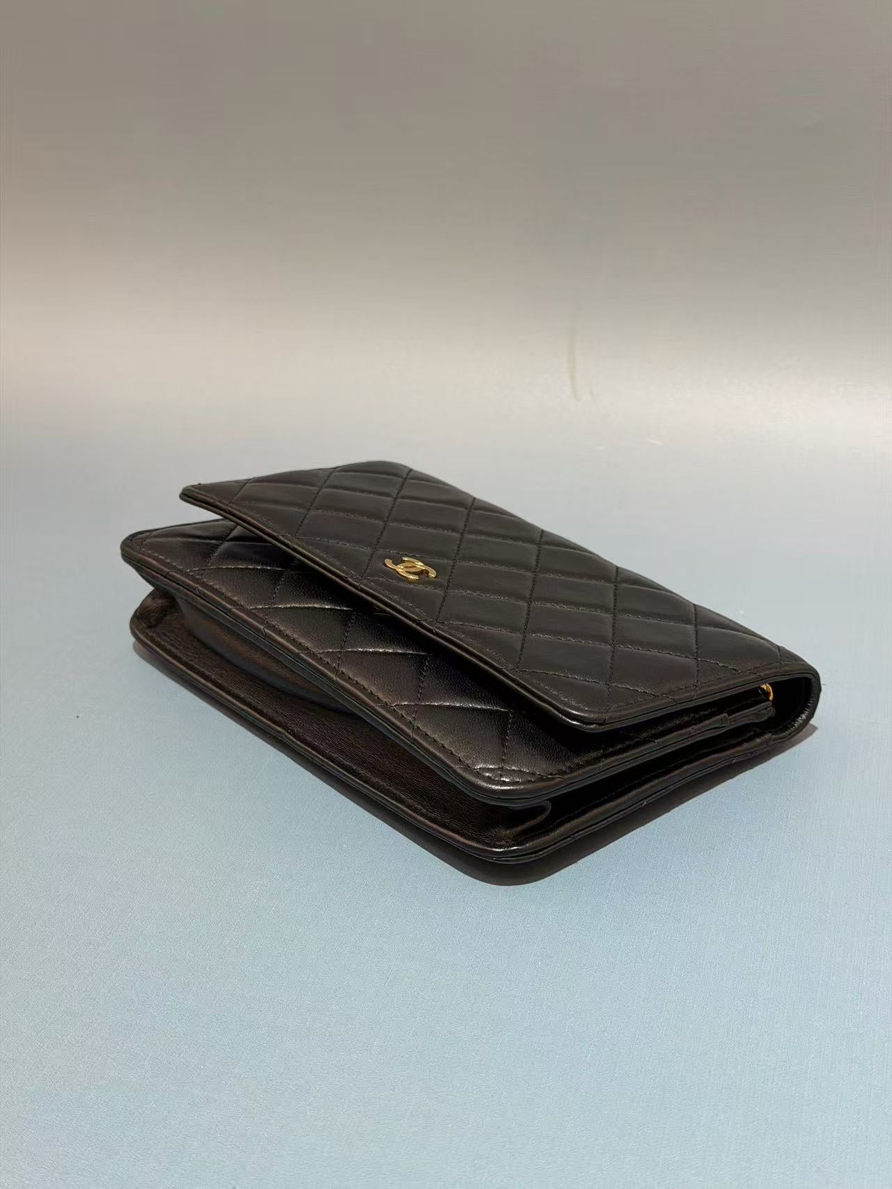 Chanel - Classic Flap Wallet on Chain (WOC) - Lambskin leather - Black with Gold-Tone Hardware - (mini)