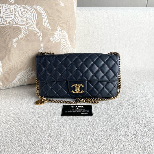 Chanel - Classic Flap with Coin Charm - Lambskin leather - Black with Gold-Tone Hardware - (mini)