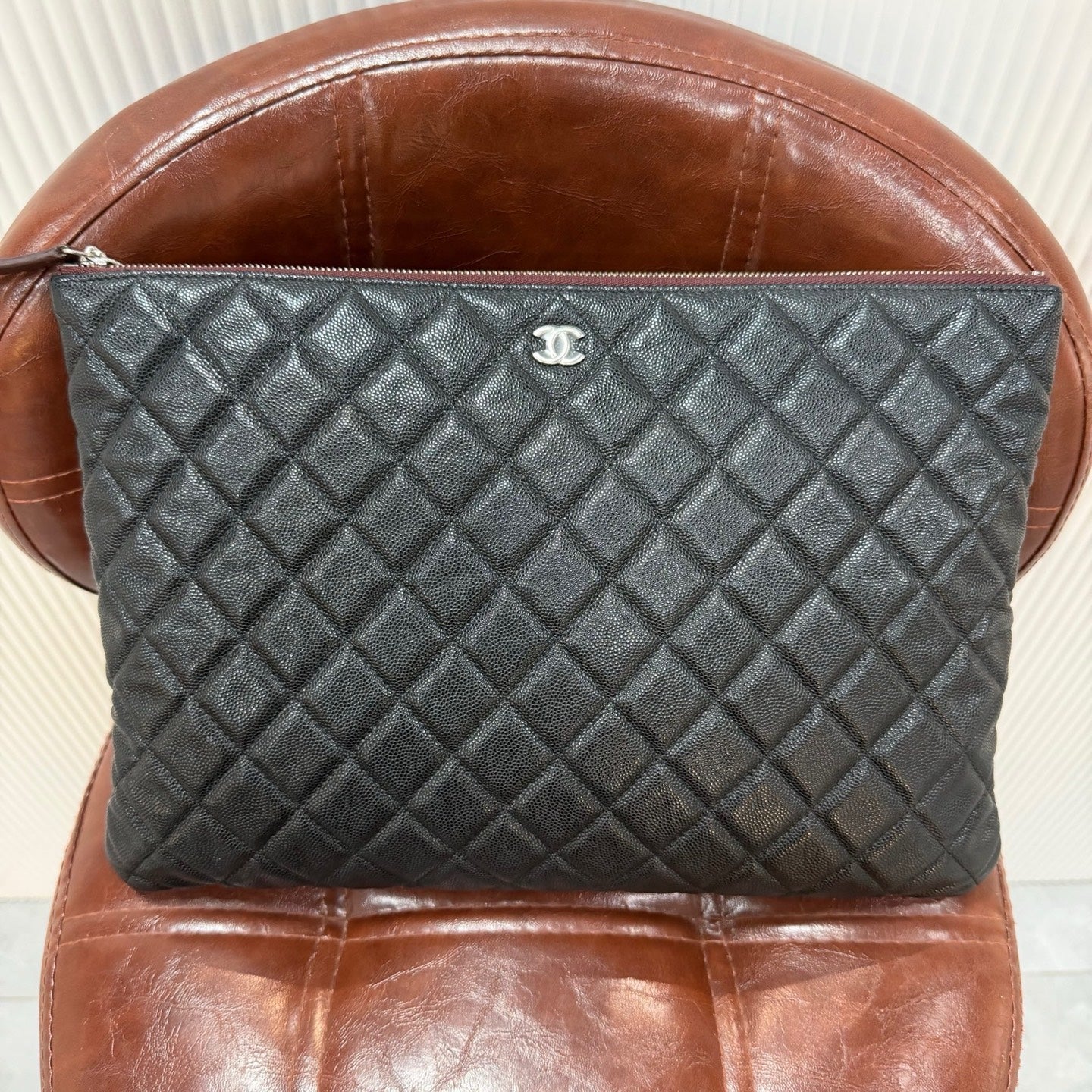 Chanel - Classic O-Case - Leather - Black - (large)