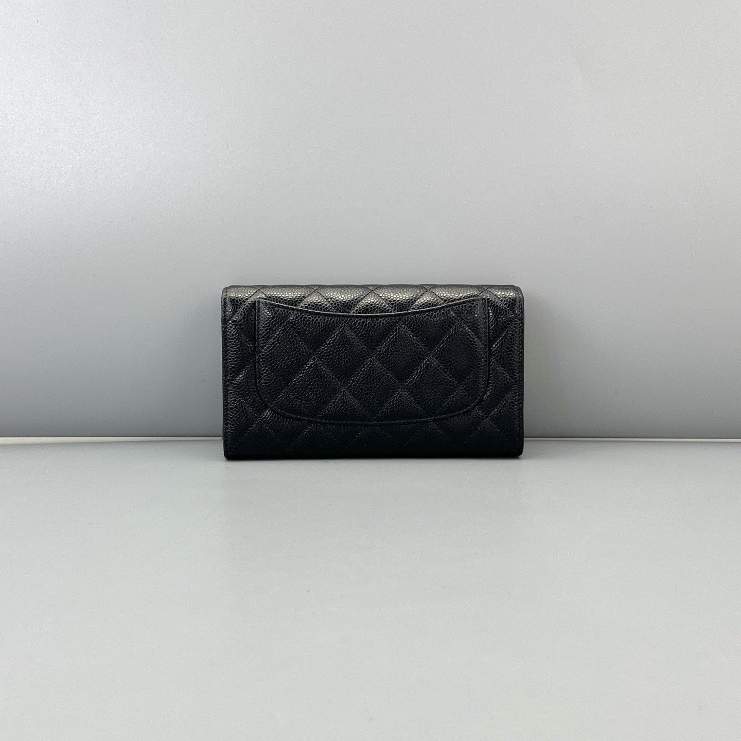 Chanel - Classic Quilted Tri-Fold Wallet A9085 - Caviar leather - Black with Gold-Tone Hardware - (Compact)