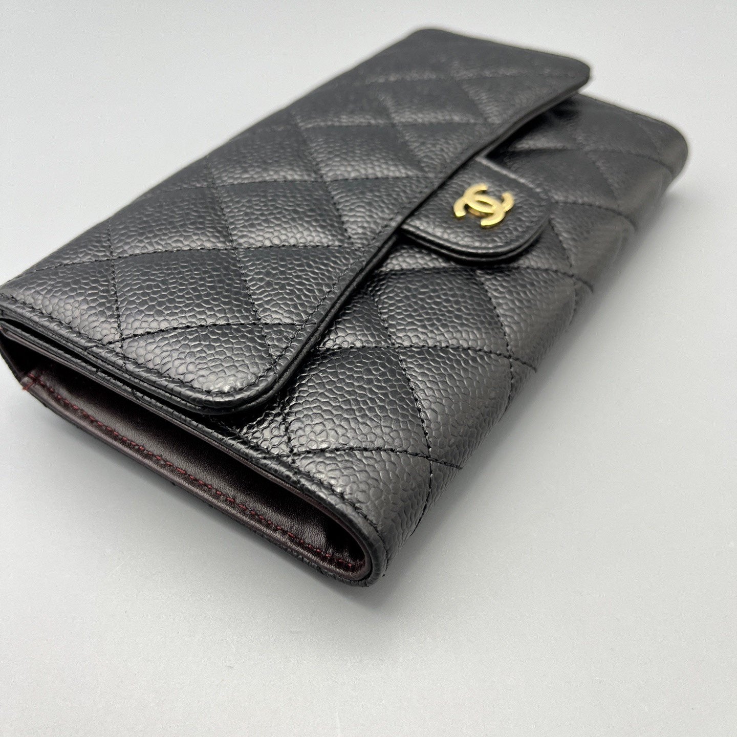 Chanel - Classic Quilted Tri-Fold Wallet A9085 - Caviar leather - Black with Gold-Tone Hardware - (Compact)
