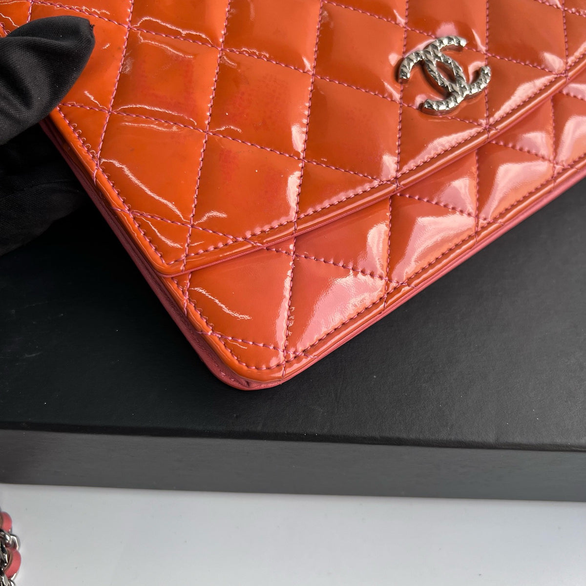 Chanel - Classic Wallet on Chain - Patent leather - Orange - (mini)