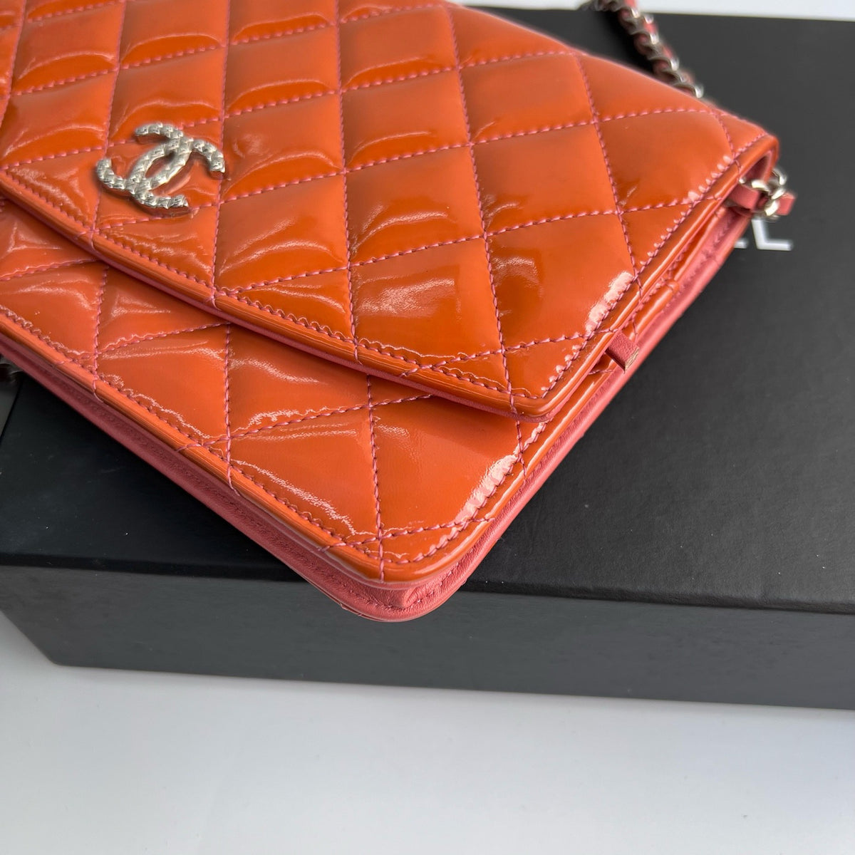 Chanel - Classic Wallet on Chain - Patent leather - Orange - (mini)