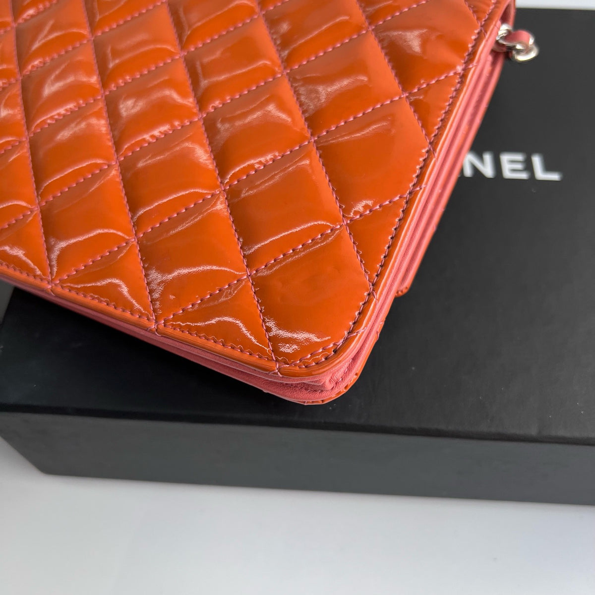 Chanel - Classic Wallet on Chain - Patent leather - Orange - (mini)
