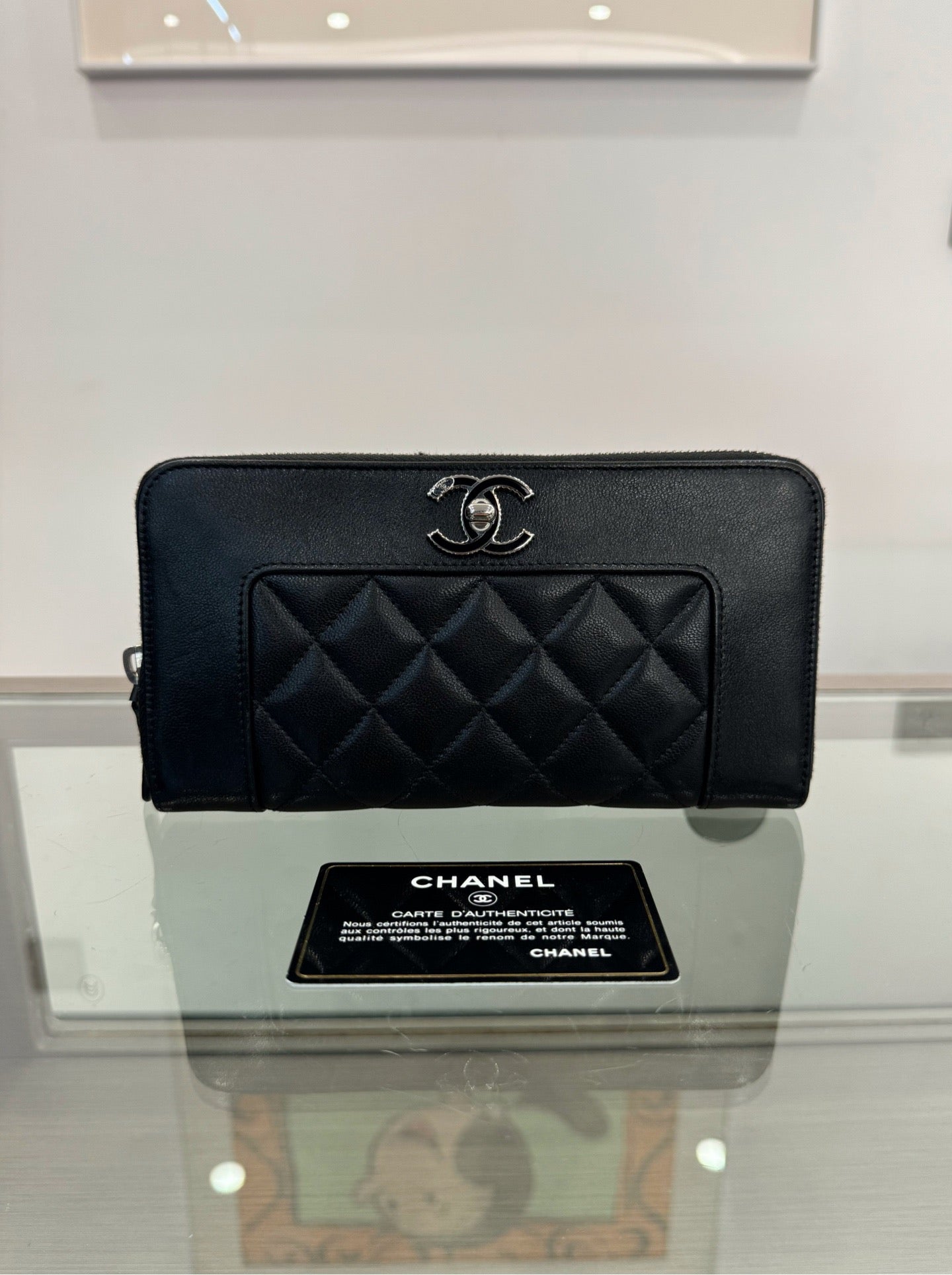 Chanel - Classic Zip Around Wallet - Grained calfskin leather - Black - (Medium)