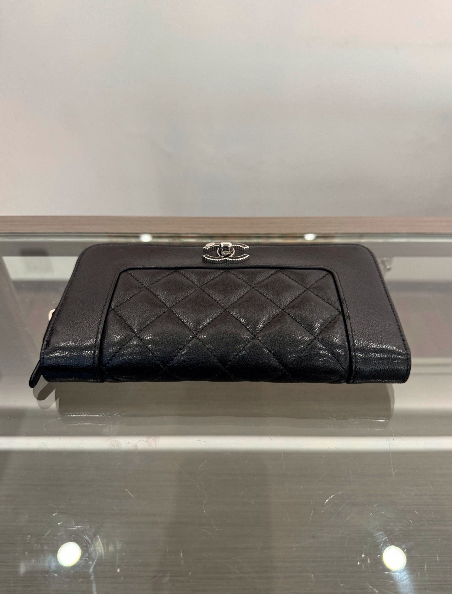 Chanel - Classic Zip Around Wallet - Grained calfskin leather - Black - (Medium)