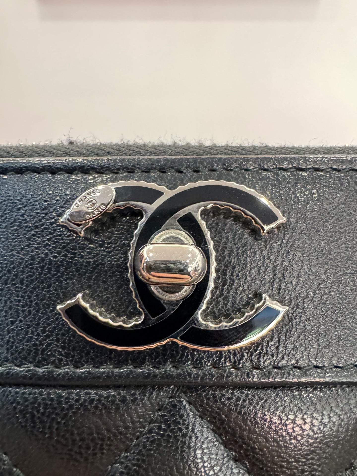 Chanel - Classic Zip Around Wallet - Grained calfskin leather - Black - (Medium)