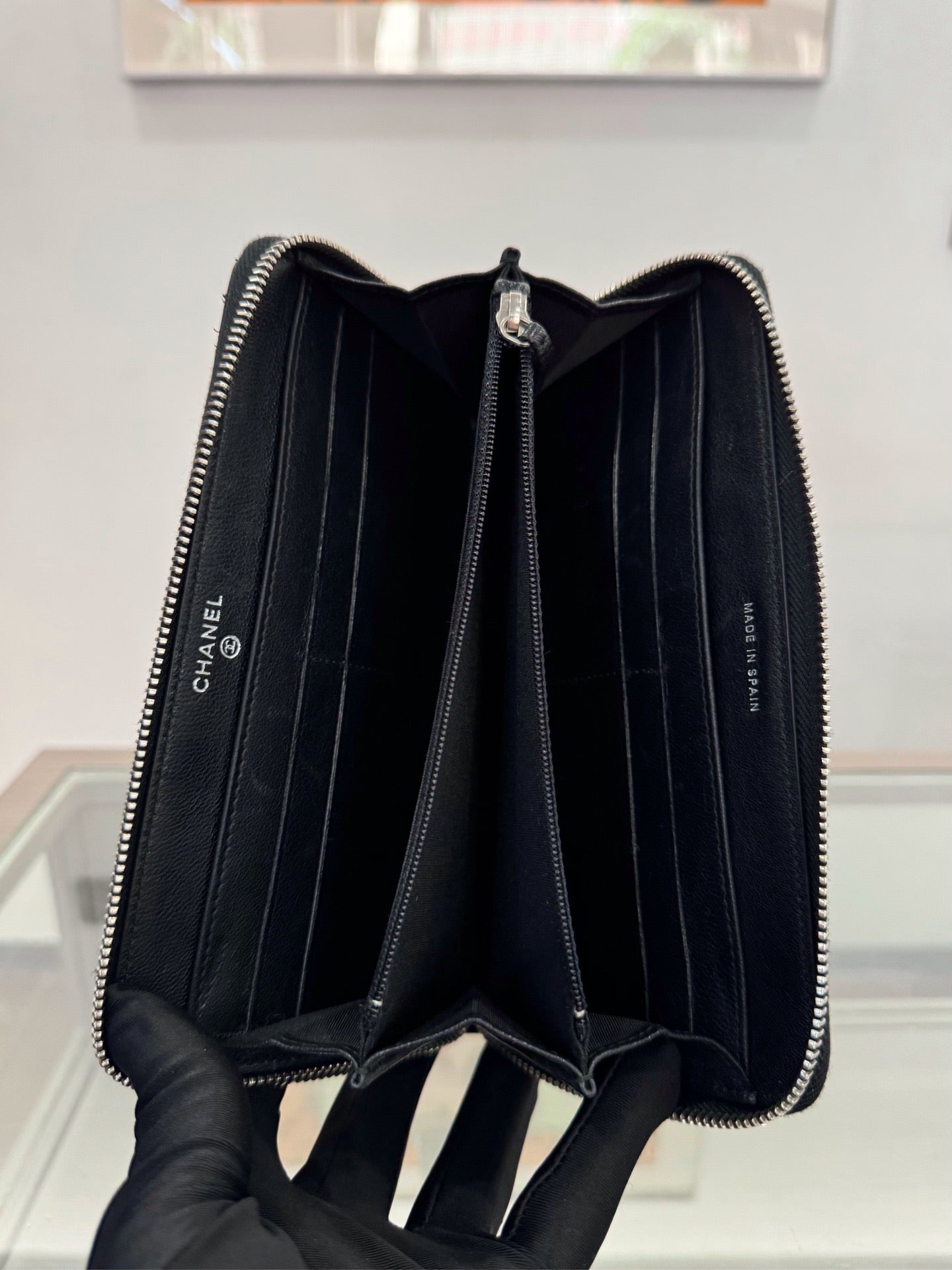 Chanel - Classic Zip Around Wallet - Grained calfskin leather - Black - (Medium)