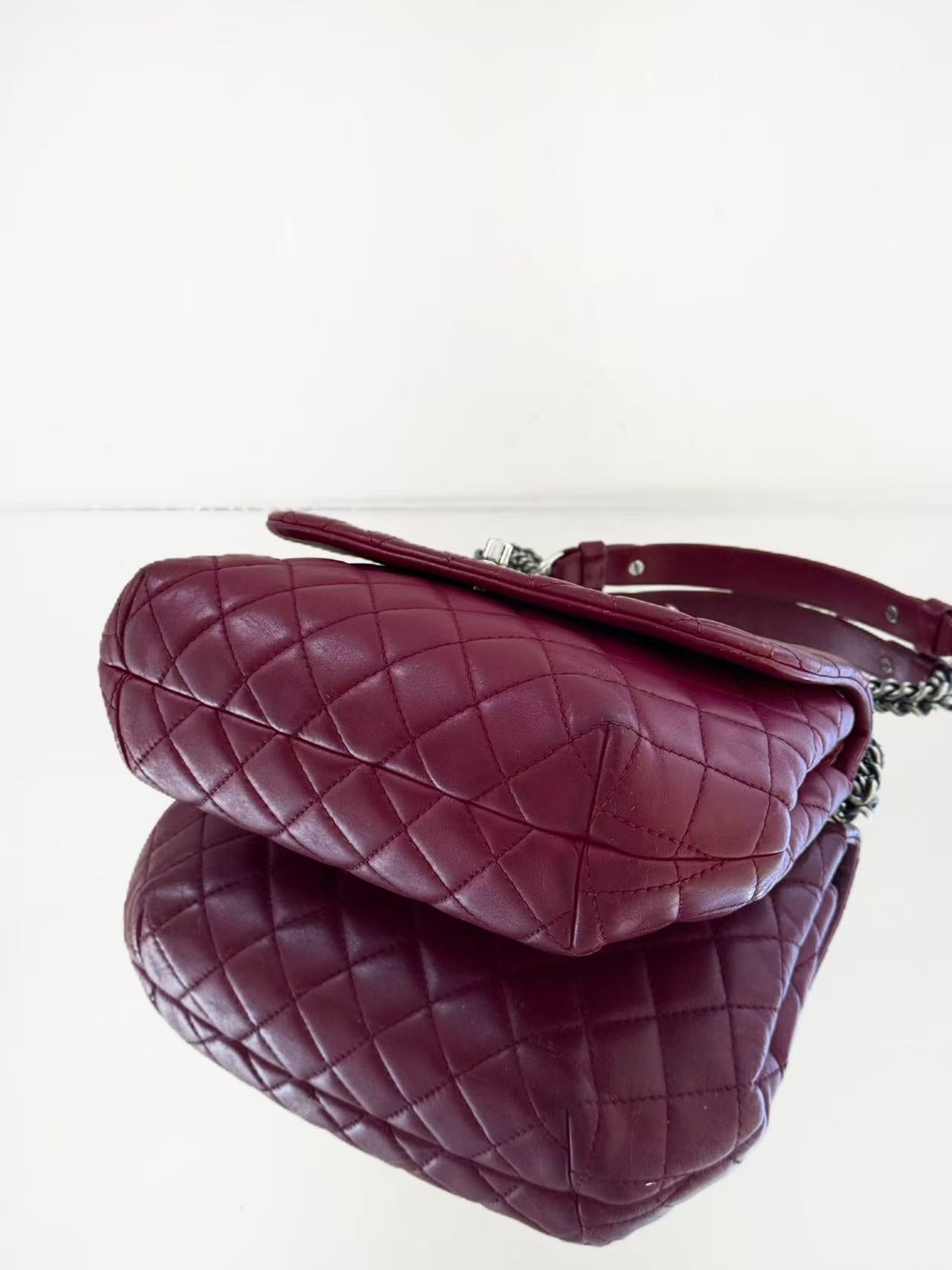 Chanel - Cloud Bag - Lambskin leather - Burgundy - (small)