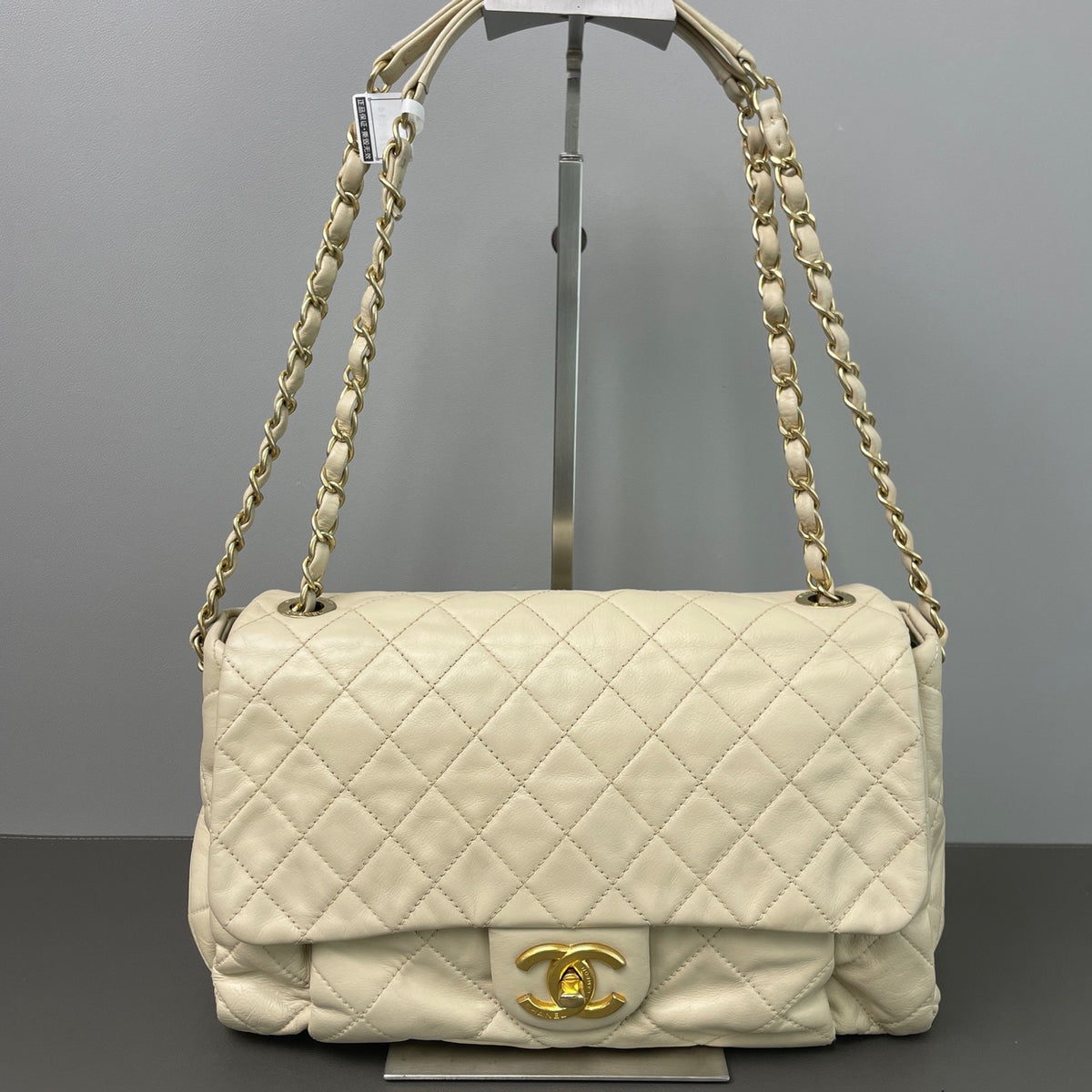 Chanel - Cloud Bag - Leather - Beige - (medium)