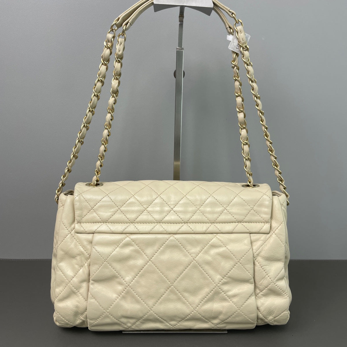Chanel - Cloud Bag - Leather - Beige - (medium)