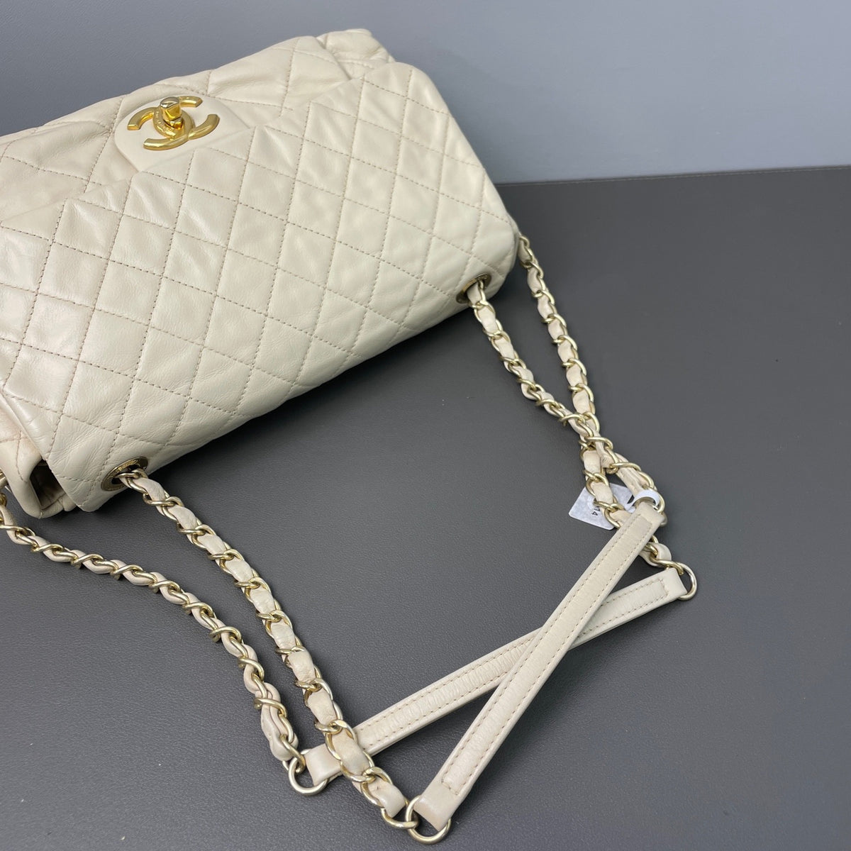Chanel - Cloud Bag - Leather - Beige - (medium)