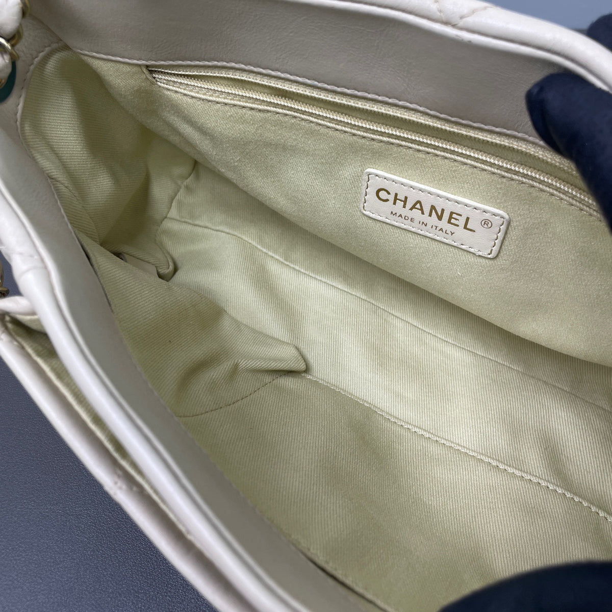 Chanel - Cloud Bag - Leather - Beige - (medium)
