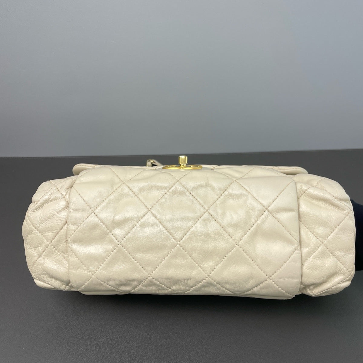 Chanel - Cloud Bag - Leather - Beige - (medium)