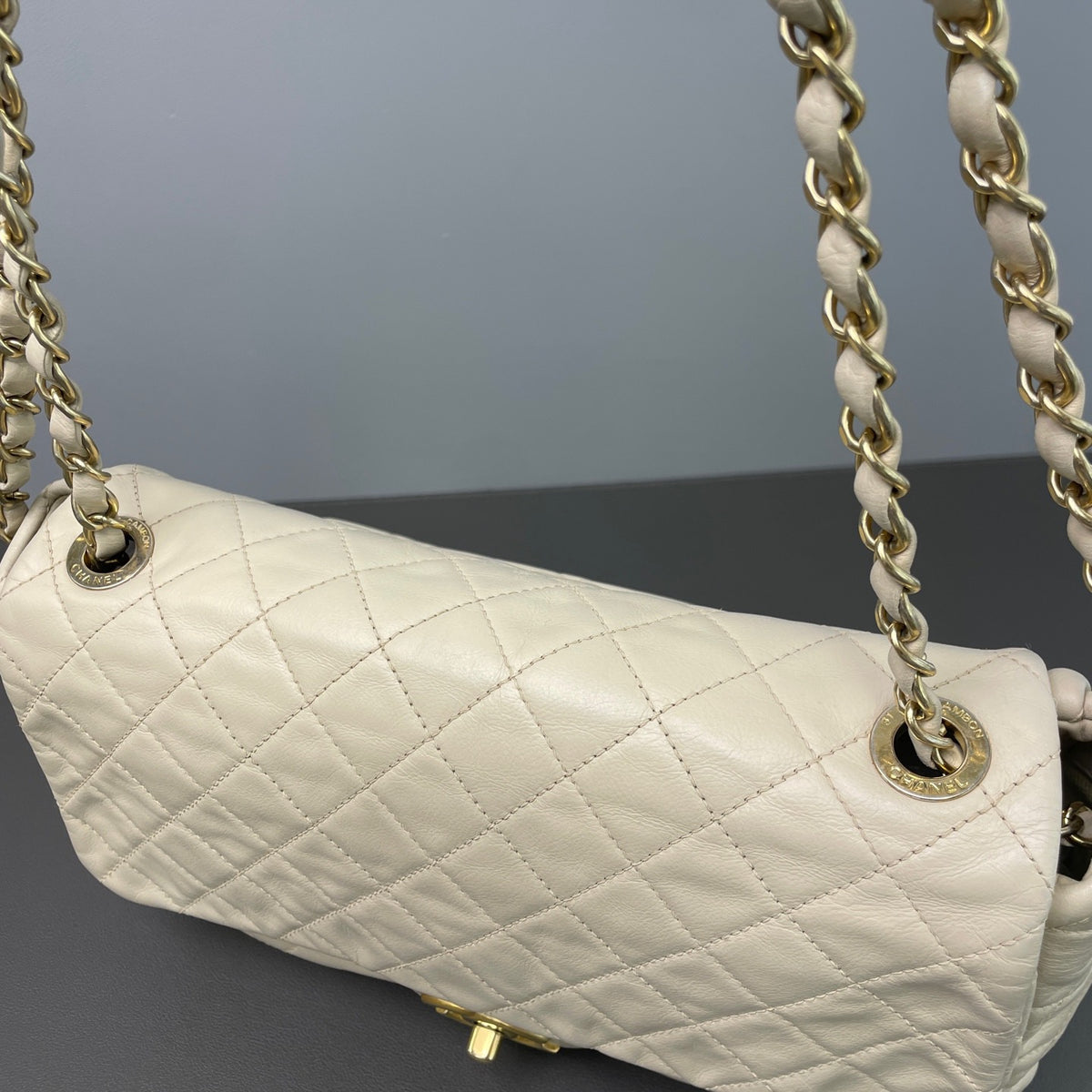 Chanel - Cloud Bag - Leather - Beige - (medium)