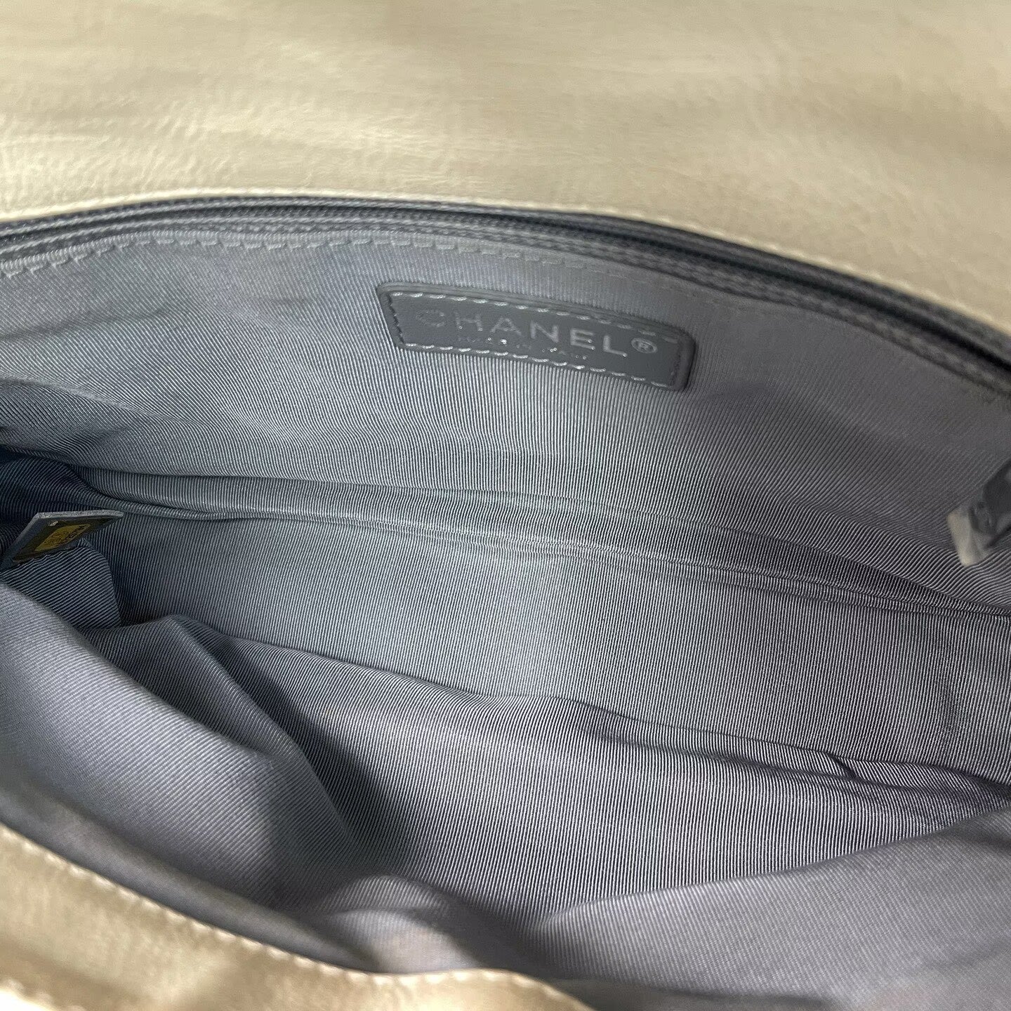 Chanel - Cloud Puff Airport Bag - Cowhide leather - Cream - (medium)