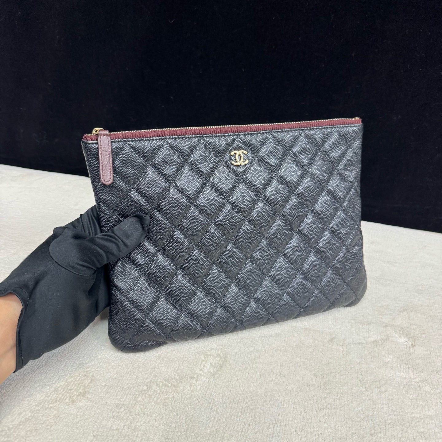 Chanel - Clutch - Caviar leather - Black with Gold-Tone Hardware - (Medium)