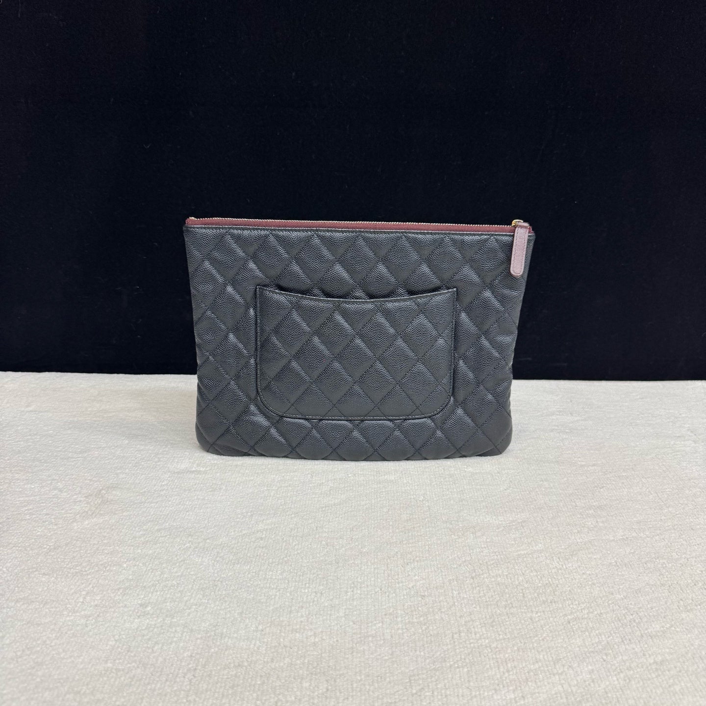 Chanel - Clutch - Caviar leather - Black with Gold-Tone Hardware - (Medium)