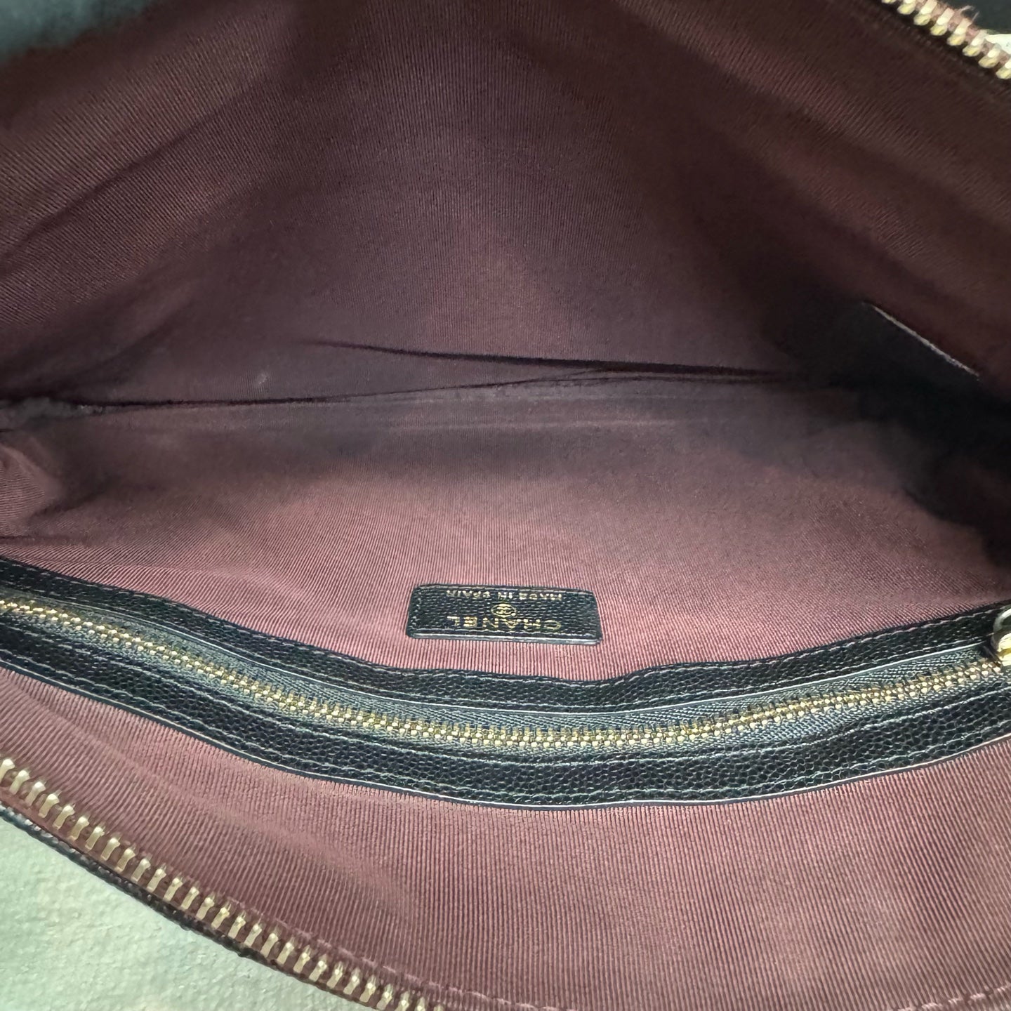 Chanel - Clutch - Caviar leather - Black with Gold-Tone Hardware - (Medium)