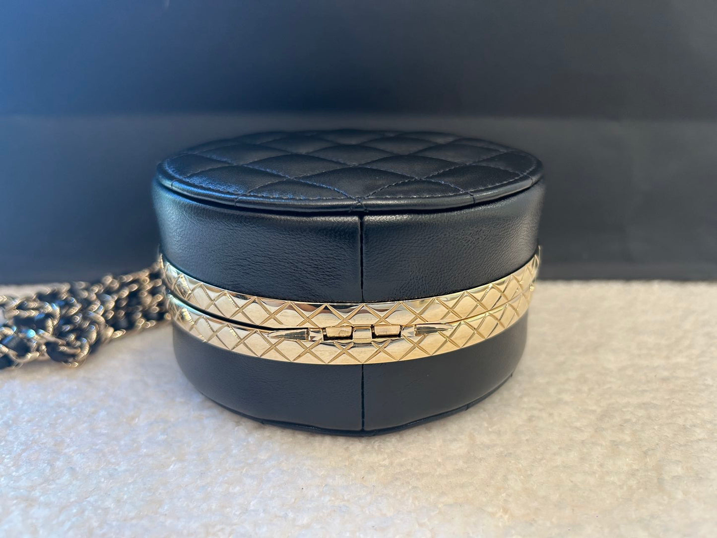 Chanel - Coco Crush Minaudiere - Lambskin leather - Black with Gold-Tone Hardware - (Mini)
