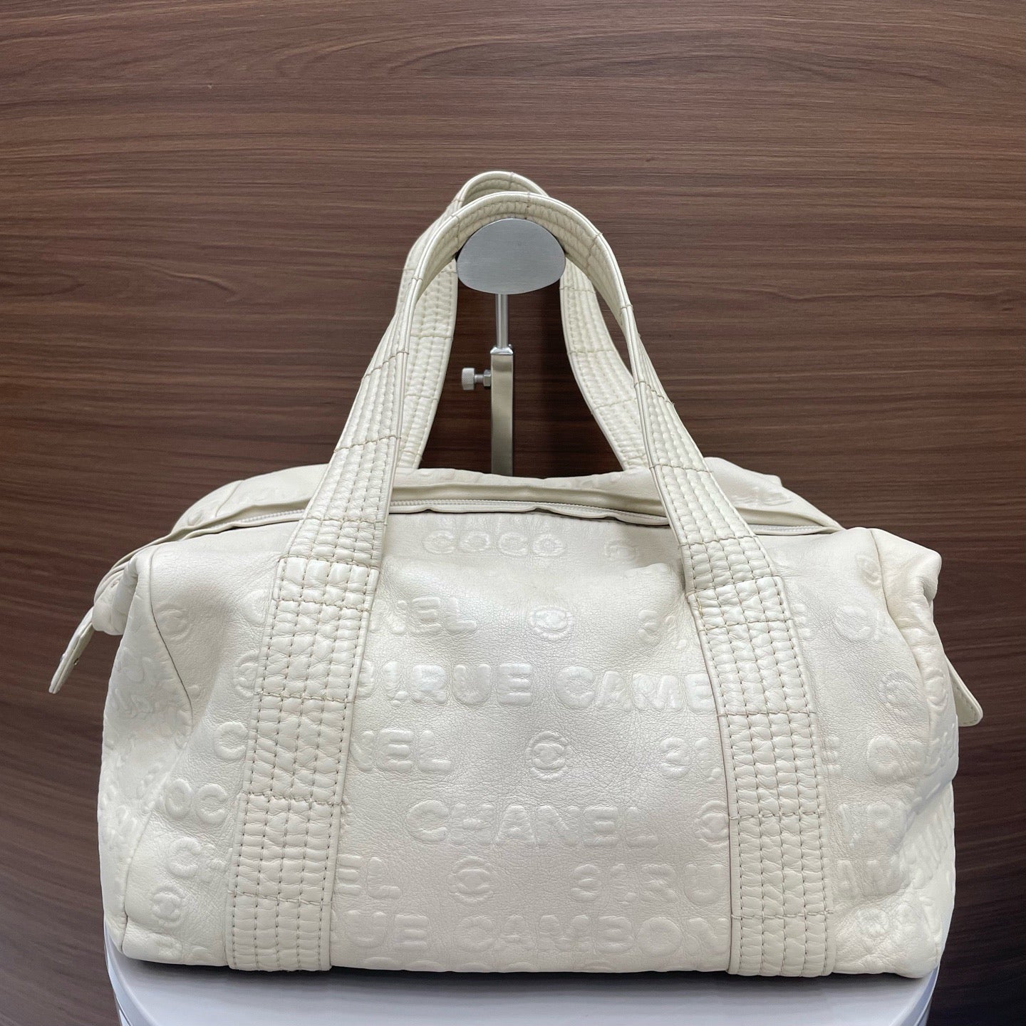 Chanel - Coco Embossed Boston Bag - Leather - White - (medium)