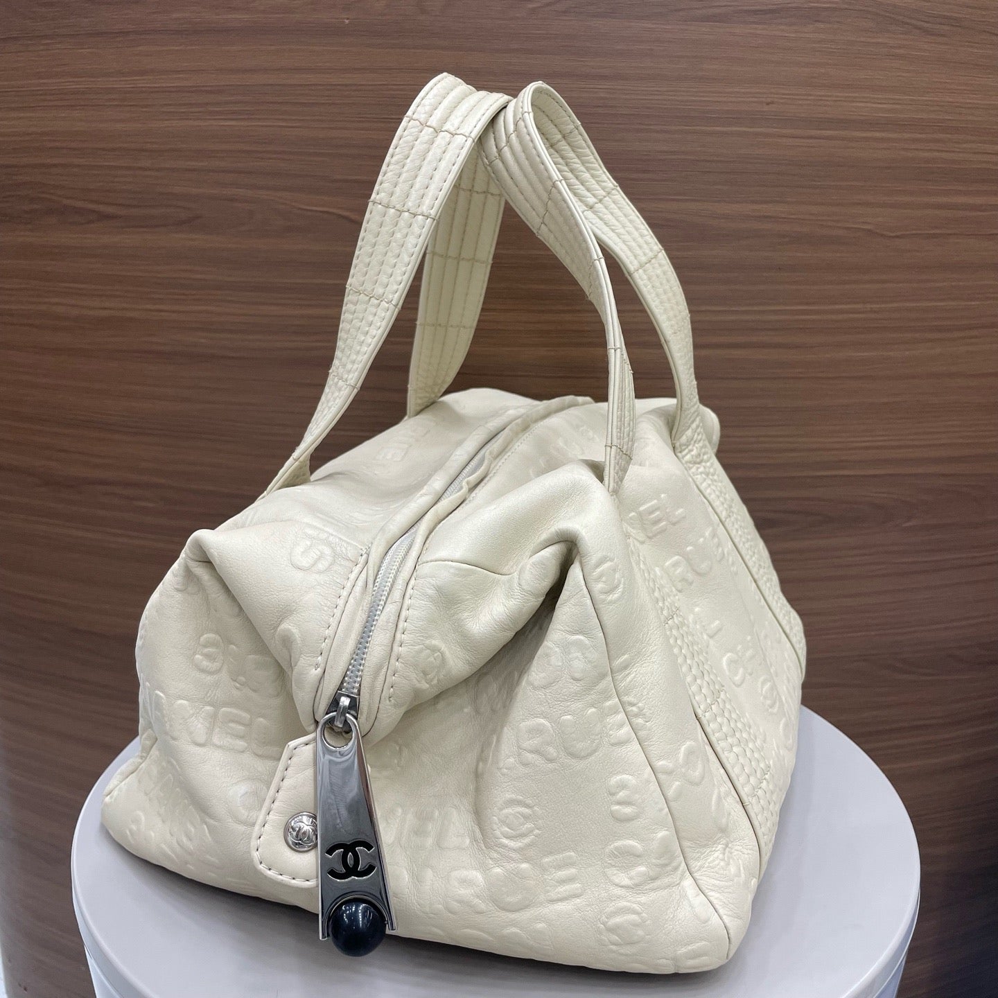 Chanel - Coco Embossed Boston Bag - Leather - White - (medium)
