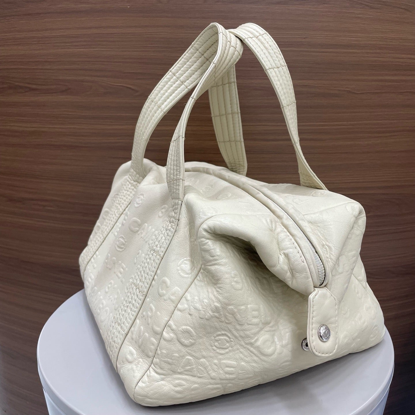 Chanel - Coco Embossed Boston Bag - Leather - White - (medium)