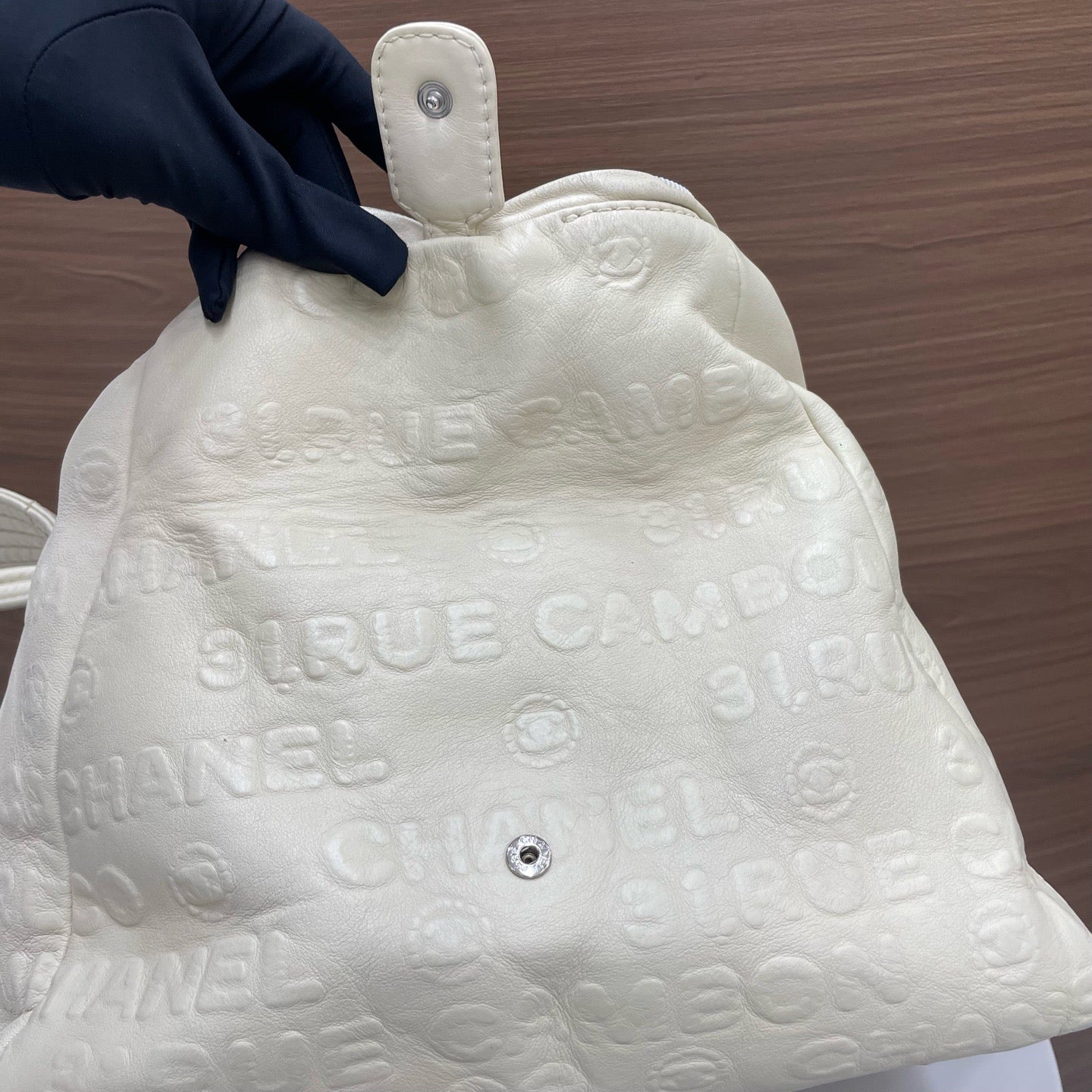 Chanel - Coco Embossed Boston Bag - Leather - White - (medium)