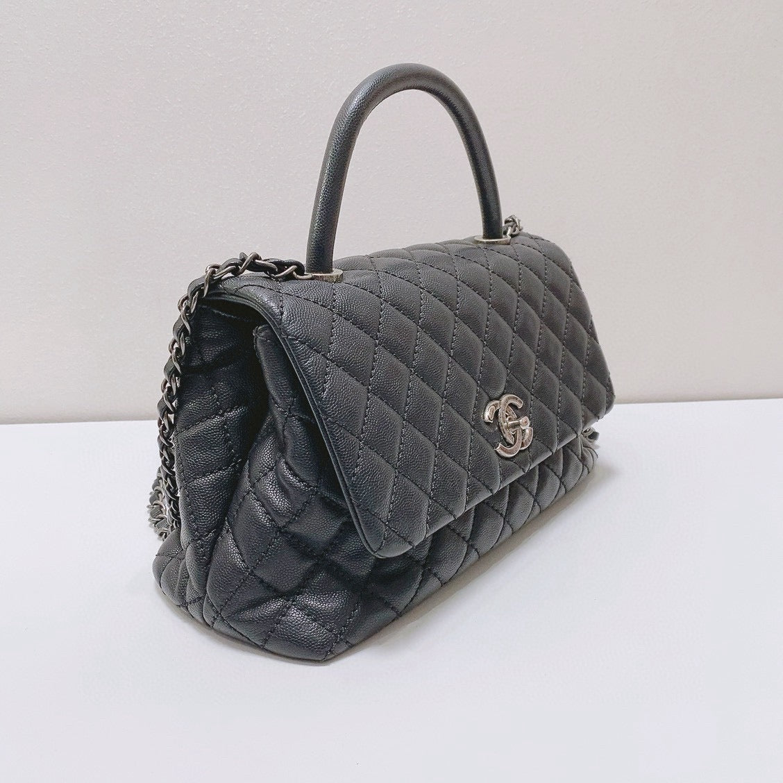Chanel - Coco Handle - Grained leather - Black - (Medium)